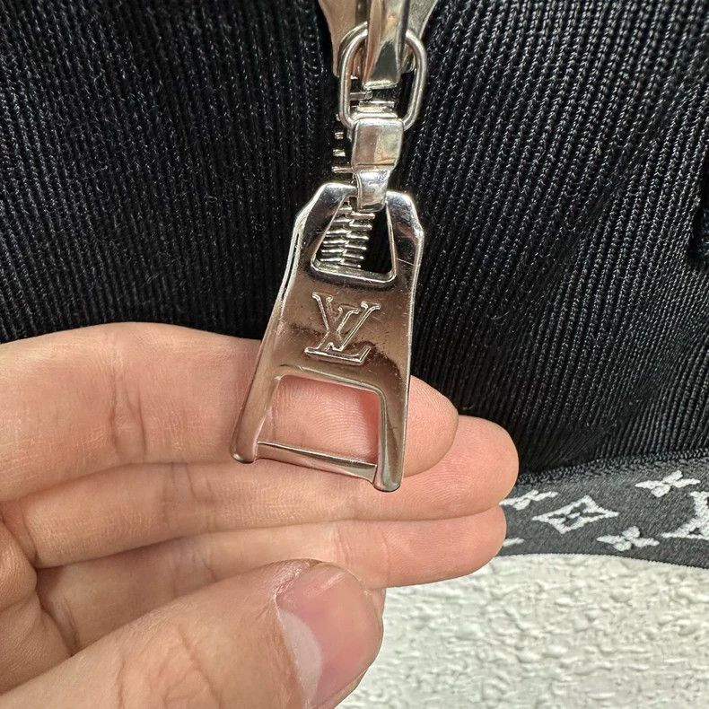 Louis Vuitton Louis Vuitton Striped bottom full of LOGO knitted zipper c Size US XS / EU 42 / 0 - 5 Thumbnail