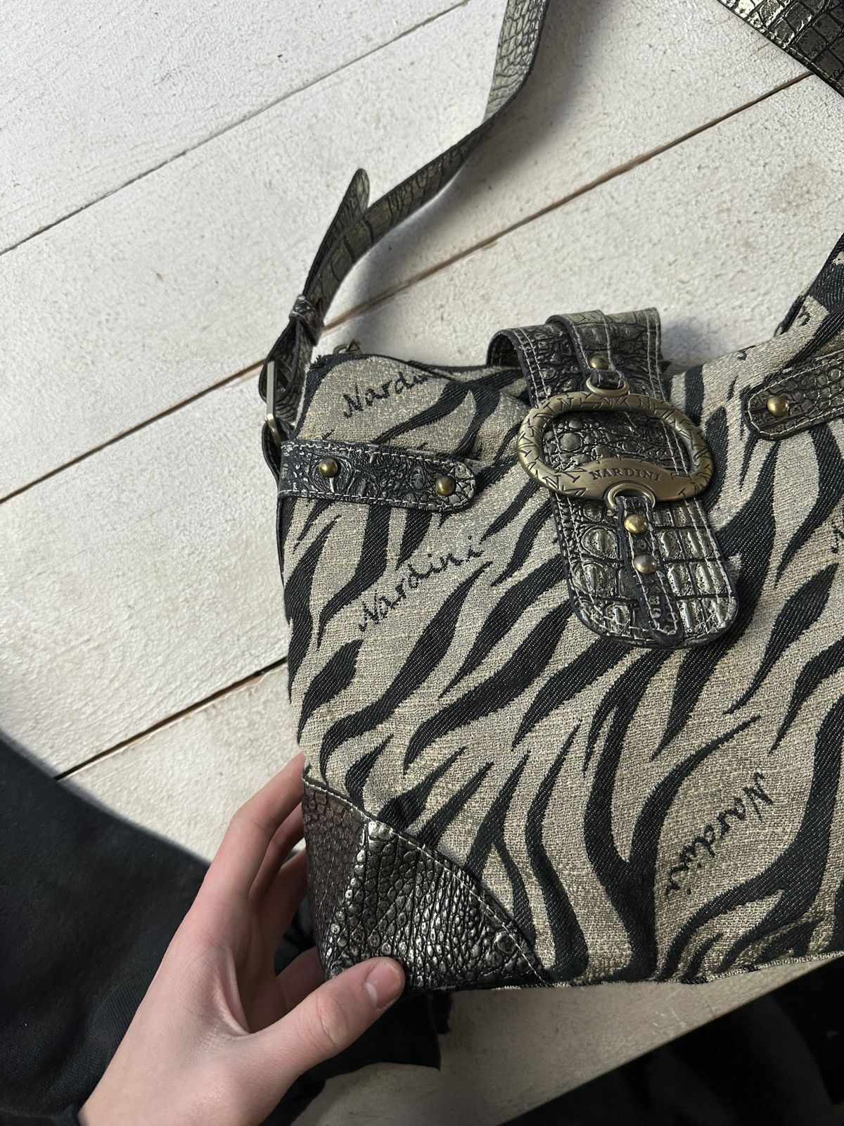 Japanese Brand 🚨Y2K AVANT-GARDE 🚨mesh silver Japan style hand bag Y2K 90s Size ONE SIZE - 2 Thumbnail