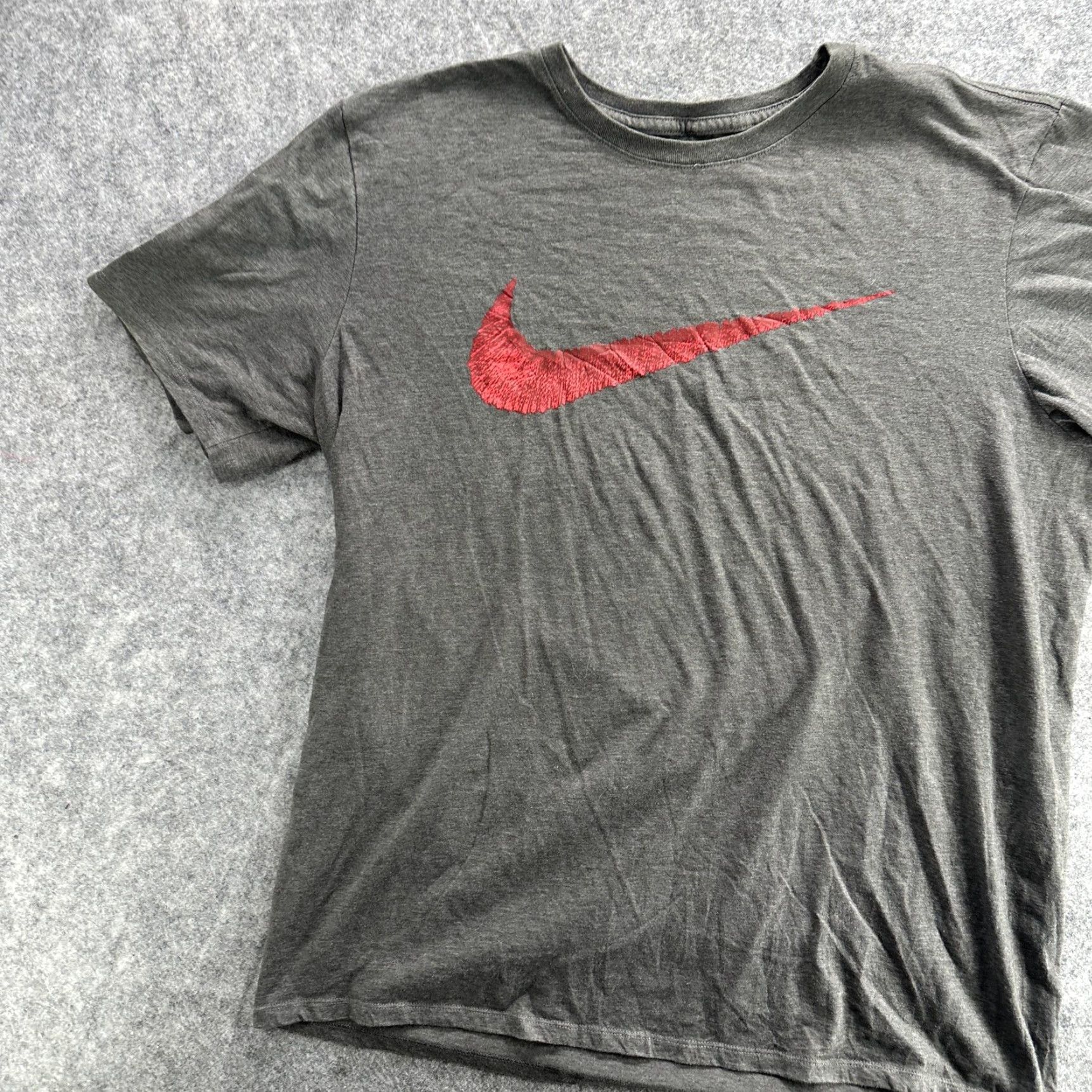 Nike VINTAGE Nike Shirt Mens Extra Large Gray Red Embroidered Swoosh Logo Athletic Cut Size US XL / EU 56 / 4 - 3 Thumbnail