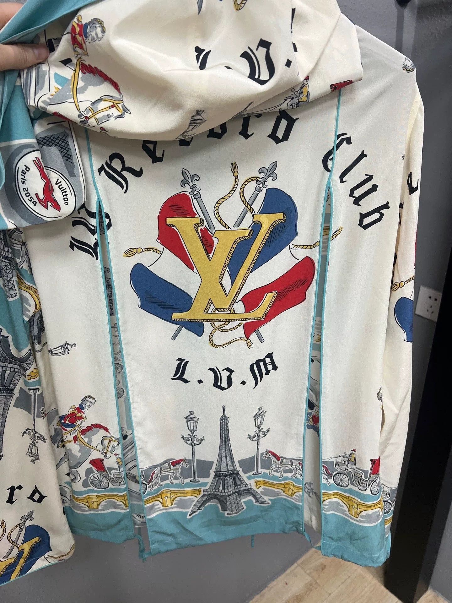 Louis Vuitton Louis Vuitton Baroque Print Silk Shirt Size US 7 / EU 40 - 4 Thumbnail