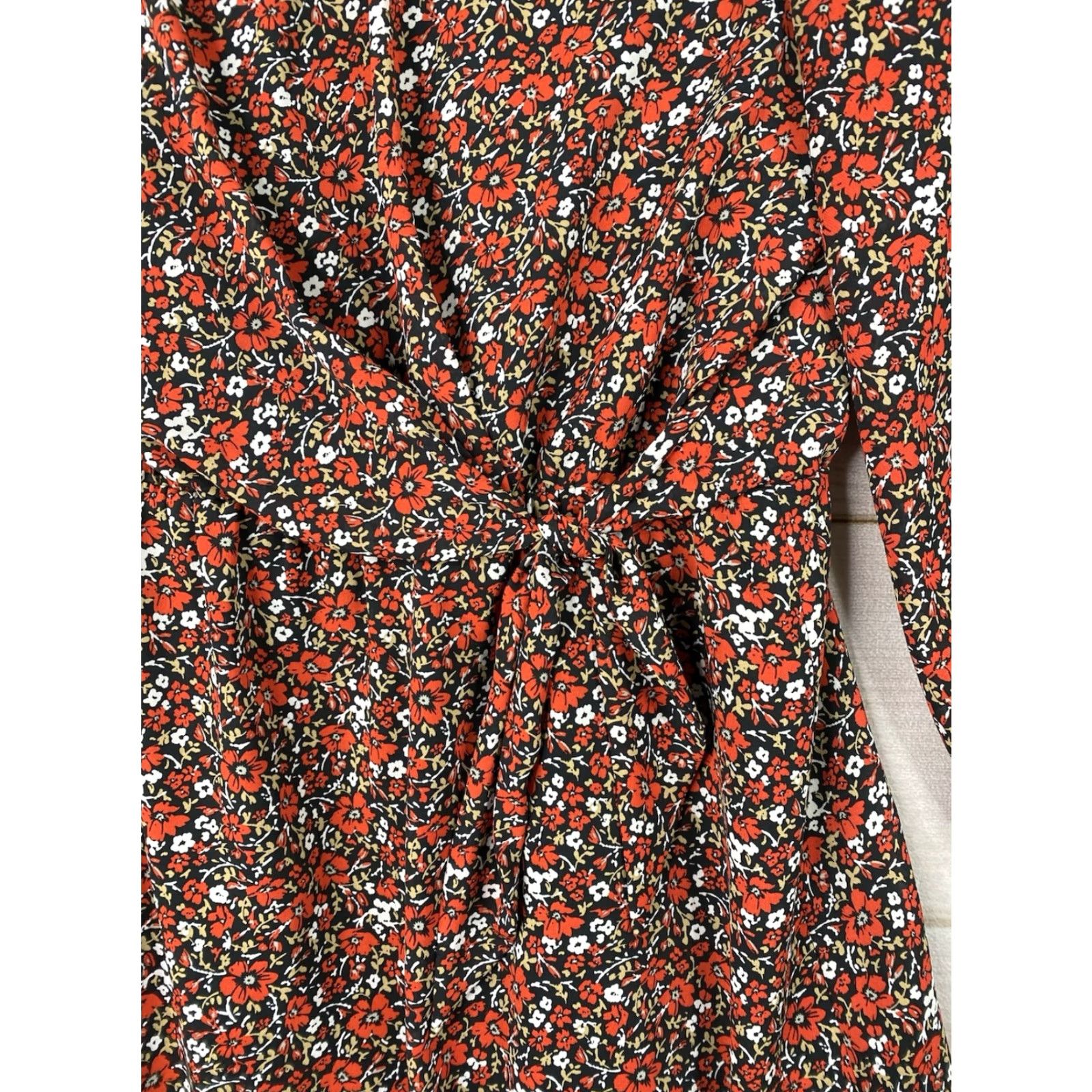 Banana Republic VINTAGE Banana Republic Dress Sz 8 Black Red Floral Print Shift Tie Front Elastic Waist Size M / US 6-8 / IT 42-44 - 2 Thumbnail