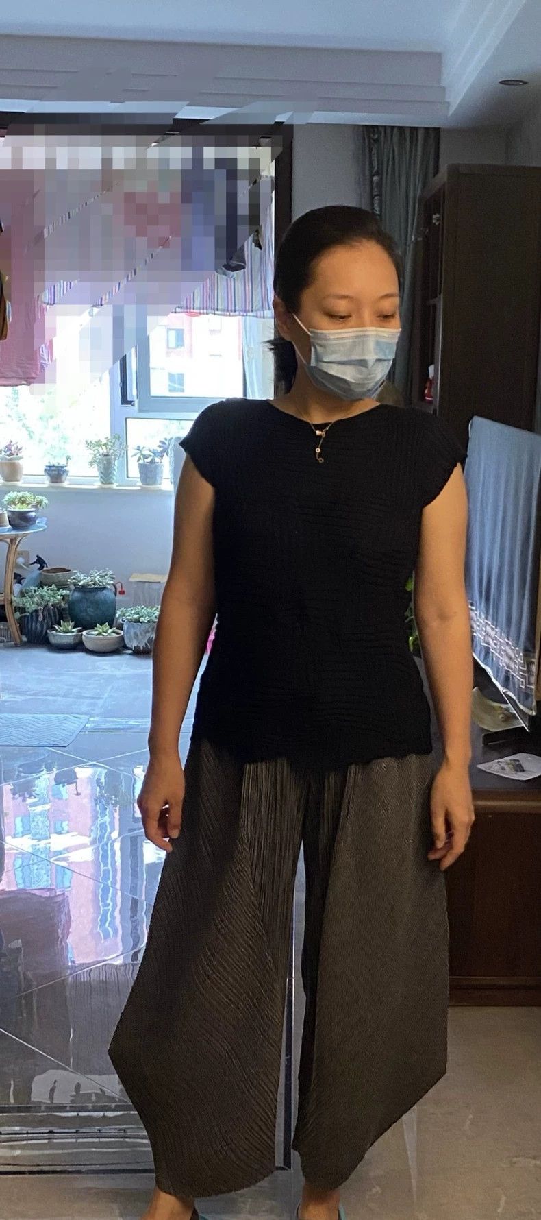 Issey Miyake Issey Miyake size:3 Dark grey pleated irregular-shaped pan Size 22" - 4 Thumbnail