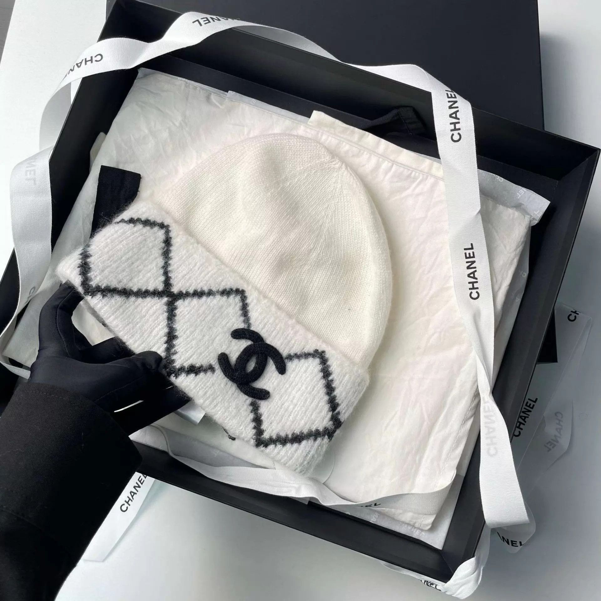 Chanel CHANEL 24B Cashmere Hat Black & White 98 New Size ONE SIZE - 2 Thumbnail