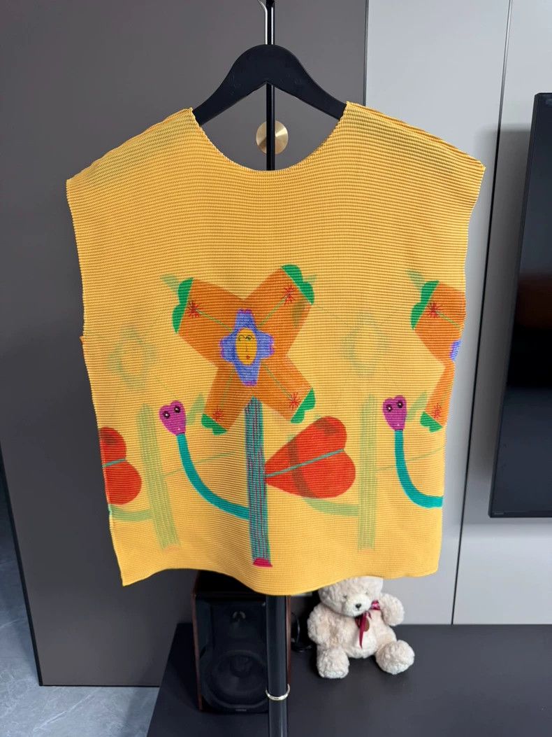 Issey Miyake Issey Miyake size:one size Yellow round-neck printed short Size XS / US 0-2 / IT 36-38 - 2 Thumbnail