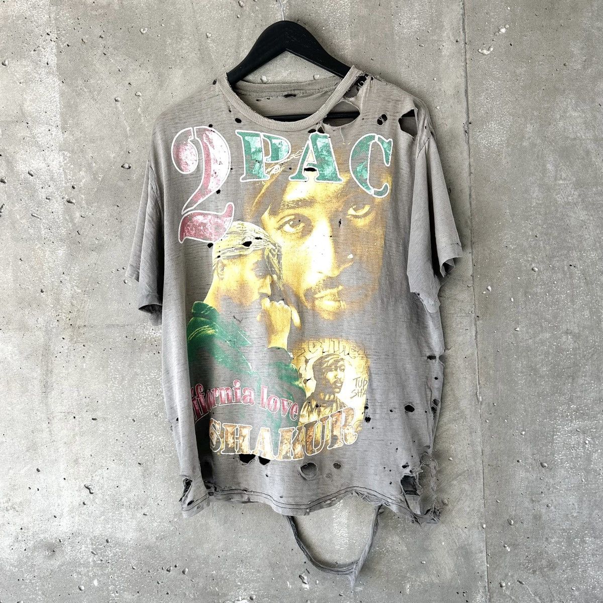 Rap Tees 90’s THRASHED TUPAC 2PAC “California Love” T-Shirt Size US M / EU 48-50 / 2 - 3 Thumbnail