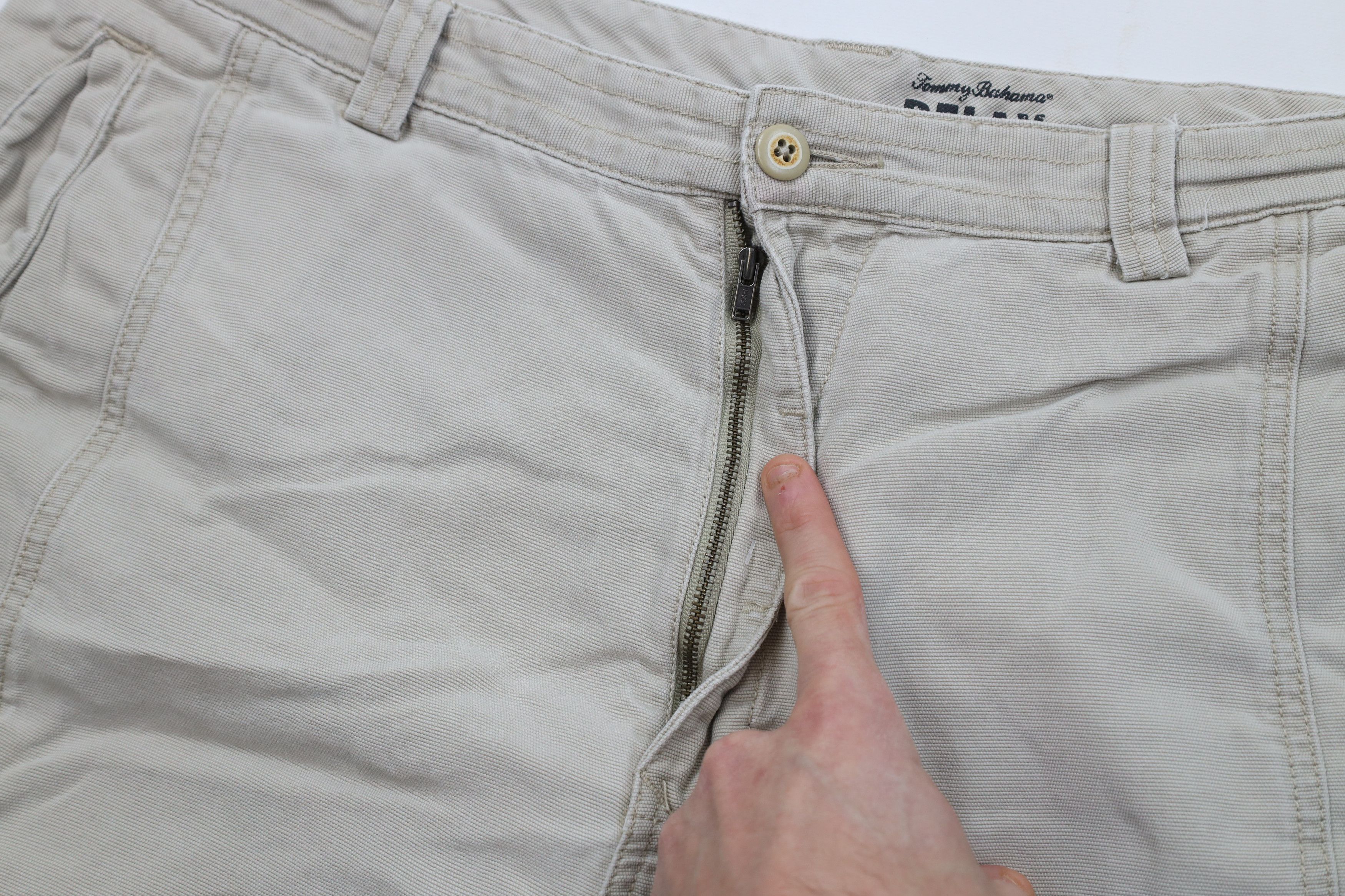 Tommy Bahama Vintage Tommy Bahama Relax Above Knee Cargo Shorts Beige Size US 38 / EU 54 - 8 Thumbnail