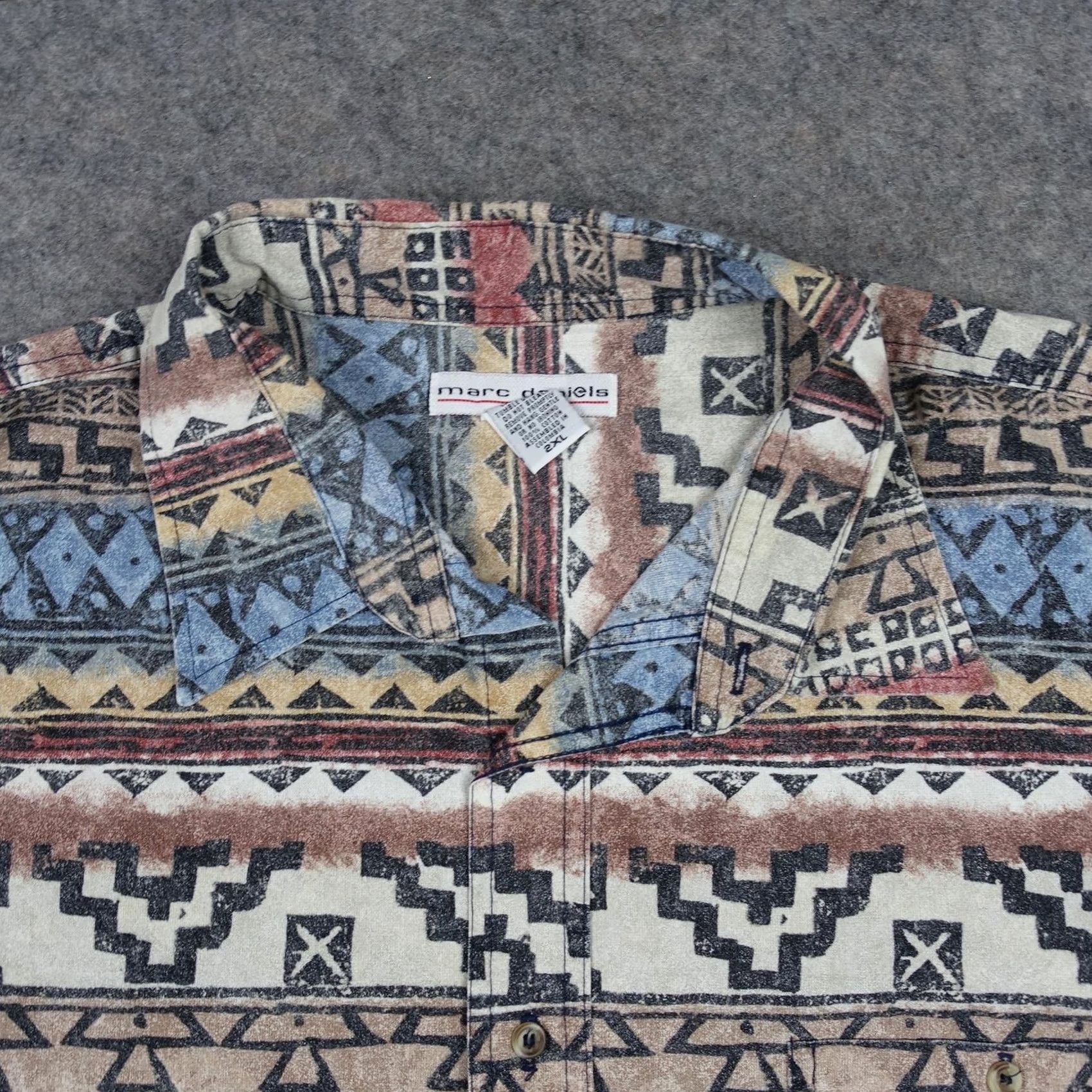 Marcs VINTAGE Marc Daniels Shirt Mens 2XL Brown Southwestern Tribal Aztec Short Sleeve Button-Up Collar Point Pockets Geometric Size US XXL / EU 58 / 5 - 2 Thumbnail
