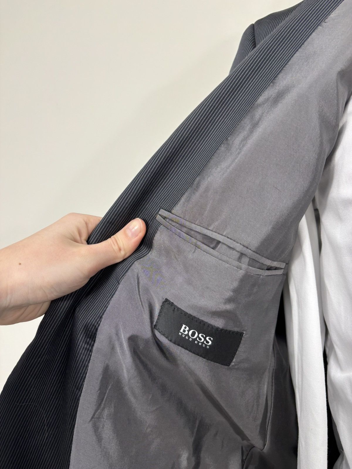 Hugo Boss Hugo Boss Rossellini/Movie Men’s 2-Piece Gray Silk Suit Size 40R - 8 Thumbnail