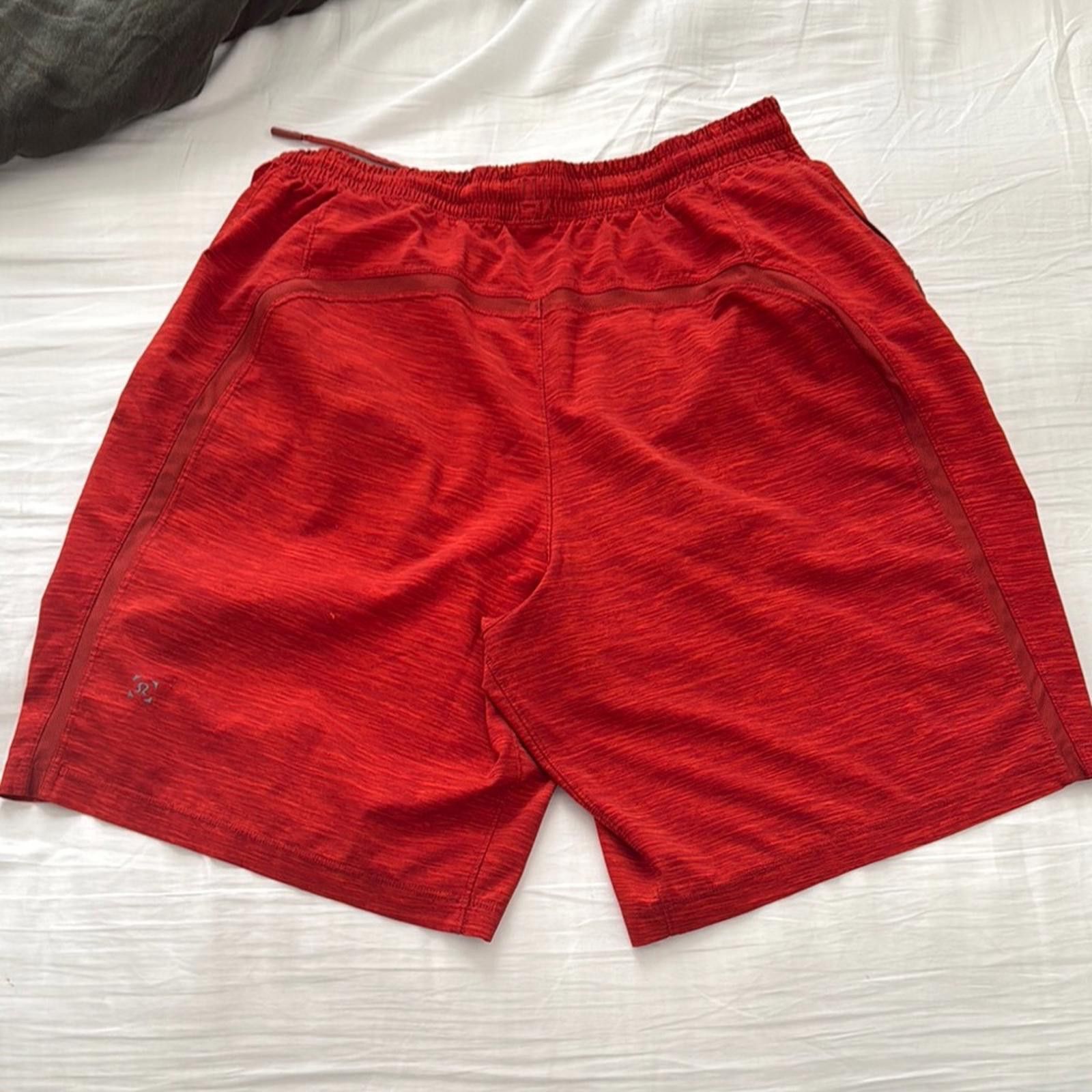 Lululemon Lululemon Mens Linerless Shorts Size US 32 / EU 48 - 2 Thumbnail