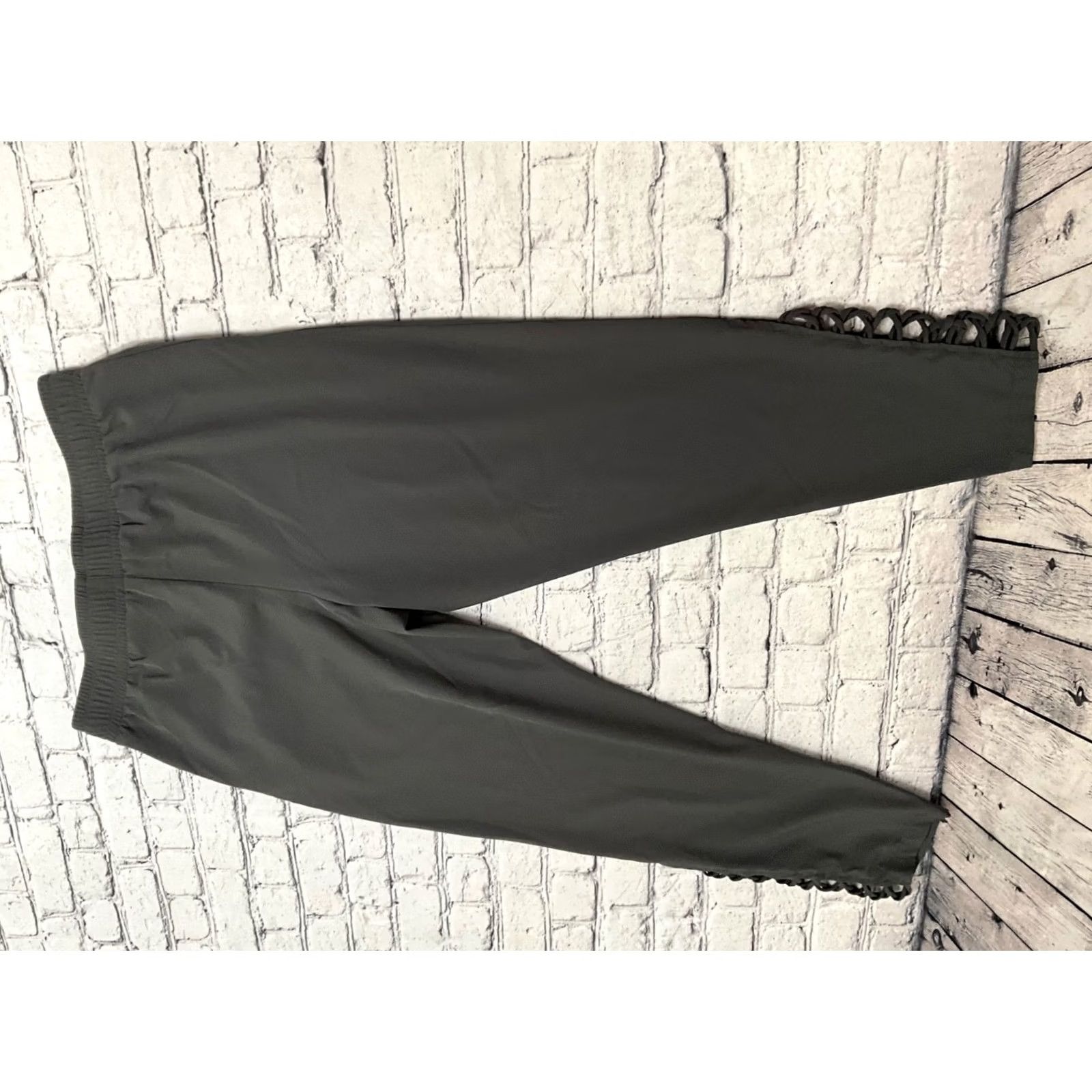 Fabletics FABLETICS WOMENS PANTS Medium Black Polyester Athletic Jogger Slim Tapered Leg 26in Inseam Pull On Yoga Athleisure Spring Summer Fall Size 32" / US 10 / IT 46 - 5 Thumbnail