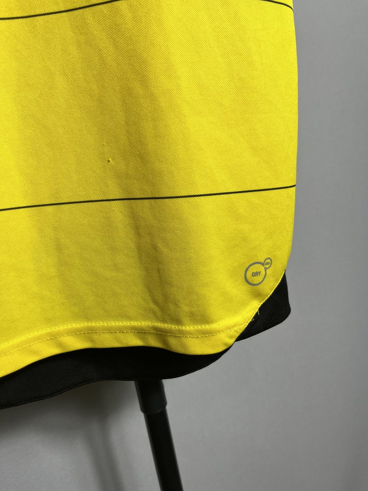 Puma BORUSSIA DORTMUND 2015 2016 HOME FOOTBALL SHIRT JERSEY PUMA Size US S / EU 44-46 / 1 - 6 Thumbnail
