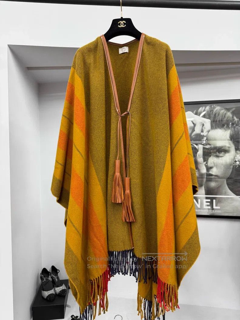 Hermes Hermes Color-Blocked Equestrian Fringe Cloak Size M / US 6-8 / IT 42-44 - 1 Thumbnail