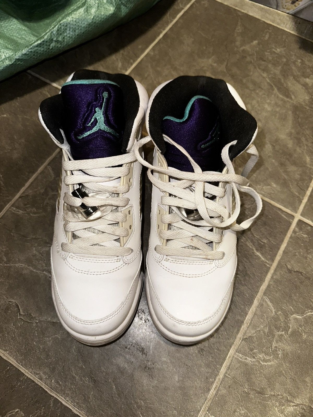 Jordan Brand Grape 5 Size 6Y Size US 6 / EU 39 - 1 Thumbnail