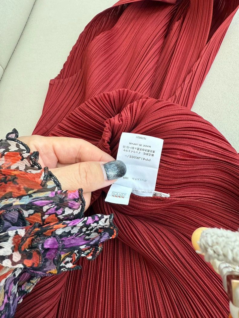 Issey Miyake Issey Miyake size:one size Red pleated vest Size S / US 4 / IT 40 - 3 Thumbnail