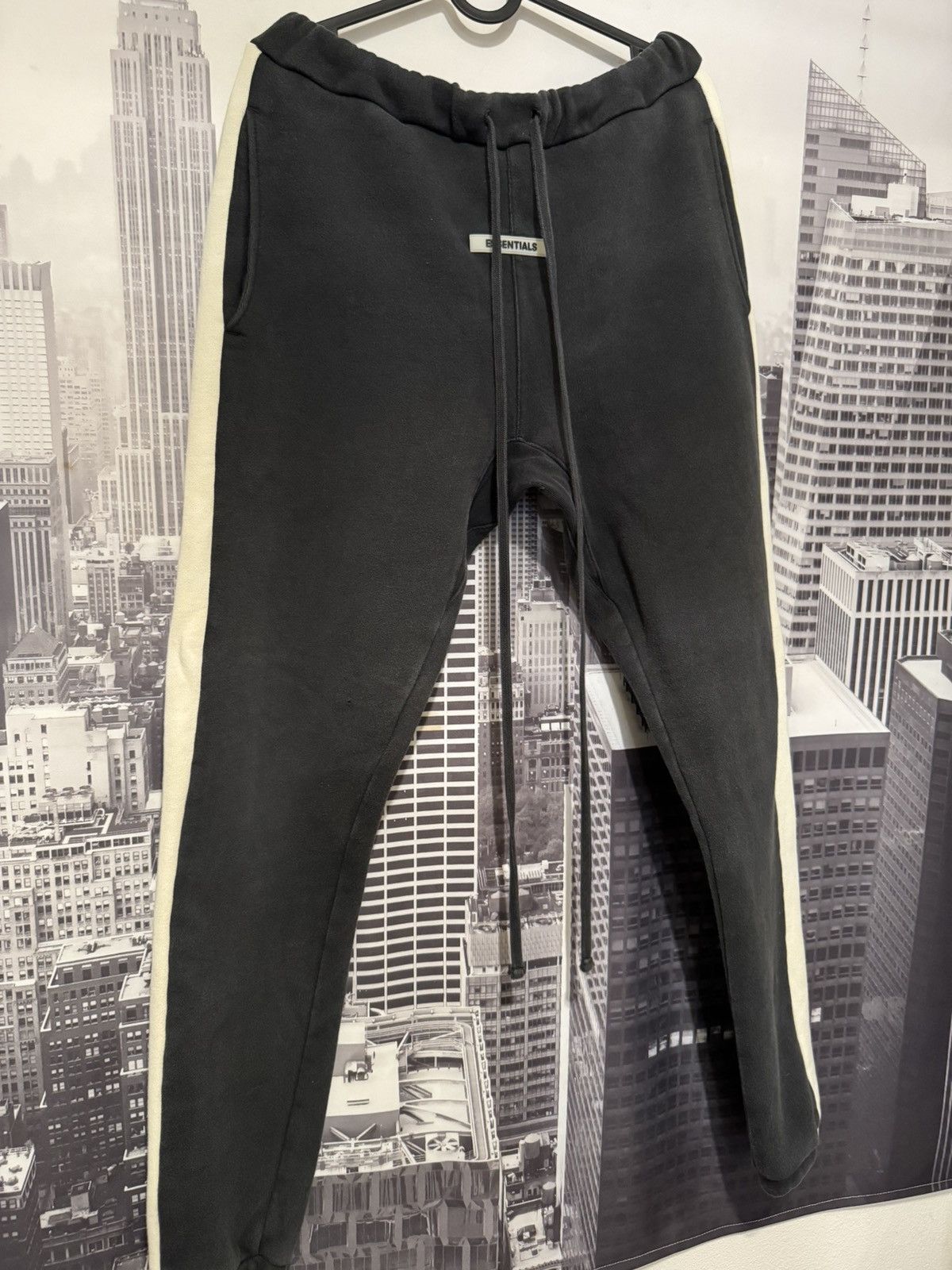 Fear of God Fear of God Essentials Stripe Sweatpants FW19 Black SZ S Size US 32 / EU 48 - 2 Thumbnail