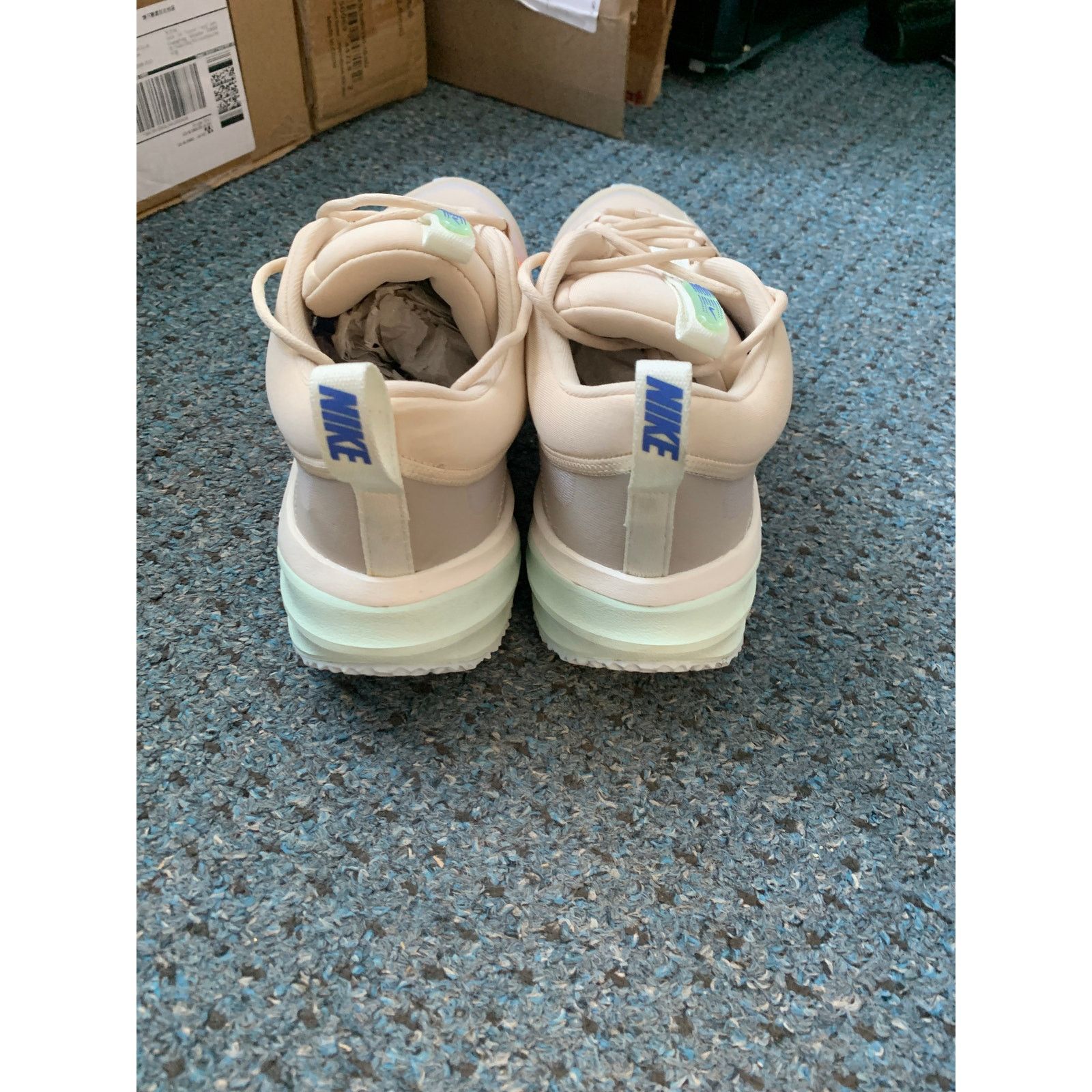 Nike Nike Spark Pearl White Total Orange Women's 11.5 BRAND NEW Size US 11.5 / IT 41.5 - 4 Thumbnail