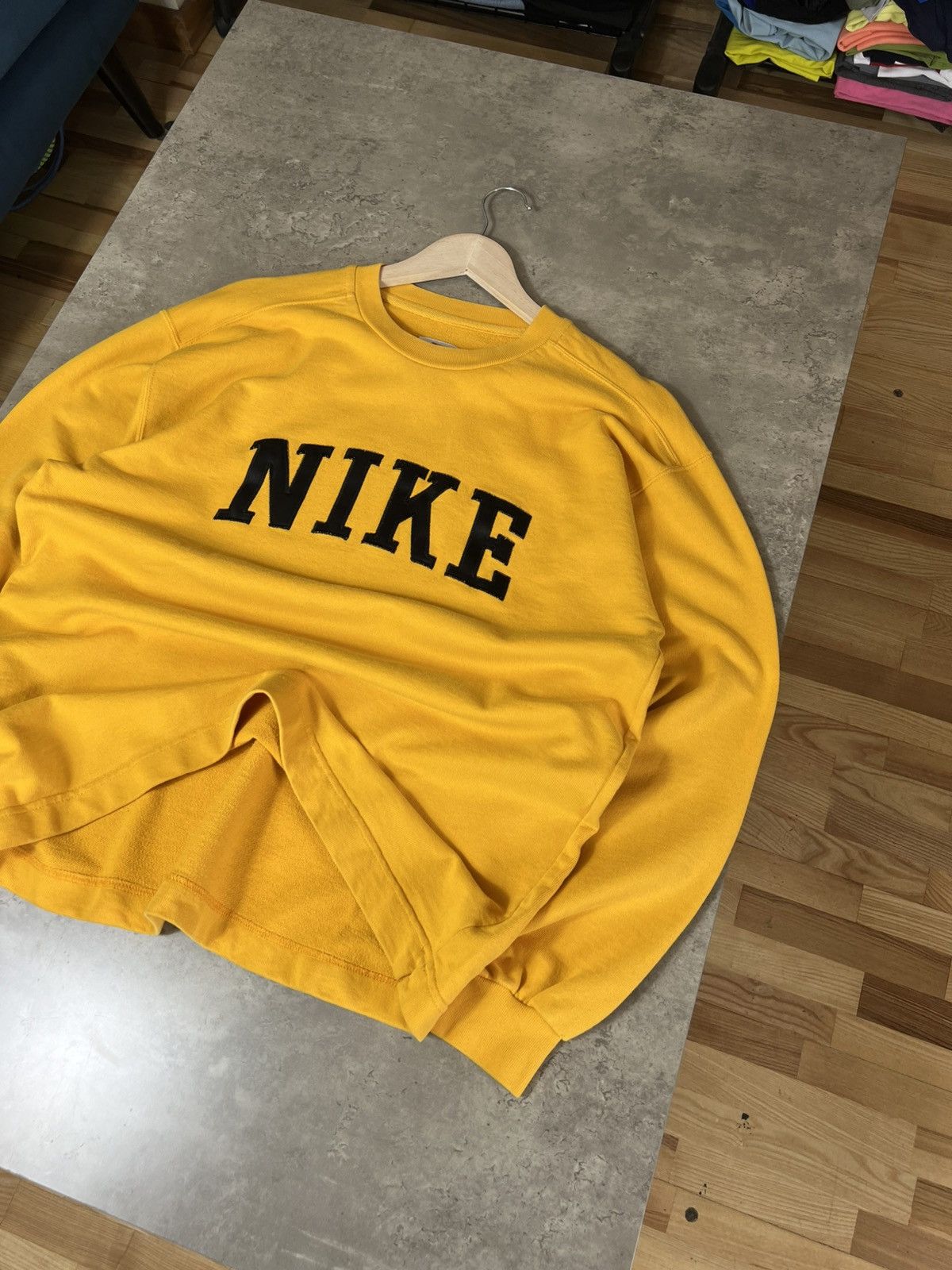Nike Men’s Vintage Y2K Nike Sweatshirt Size US M / EU 48-50 / 2 - 4 Thumbnail