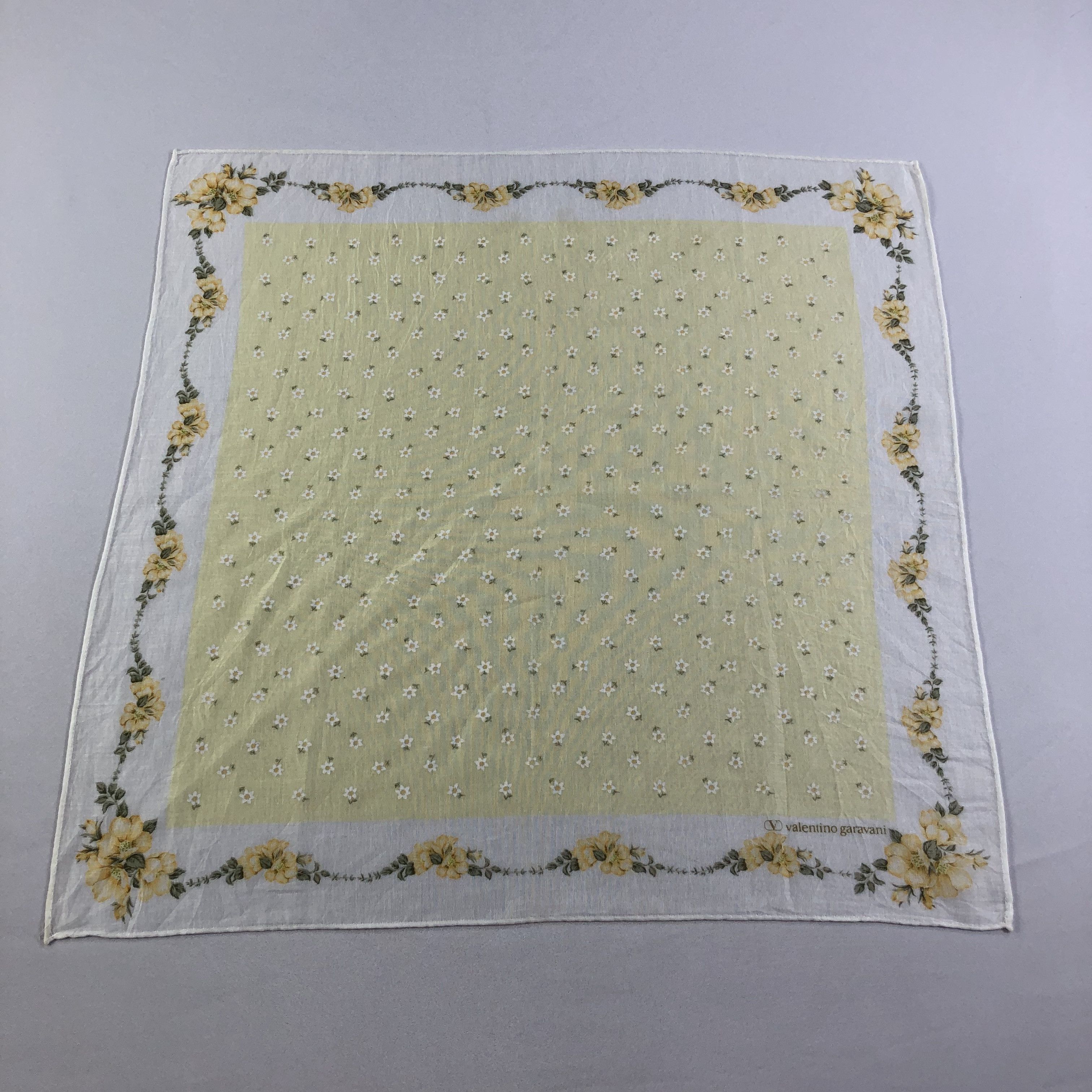 Vintage vAlEnTiNo GaraVANi Handkerchief Neckerchief Bandana H2028 Size ONE SIZE - 1 Thumbnail