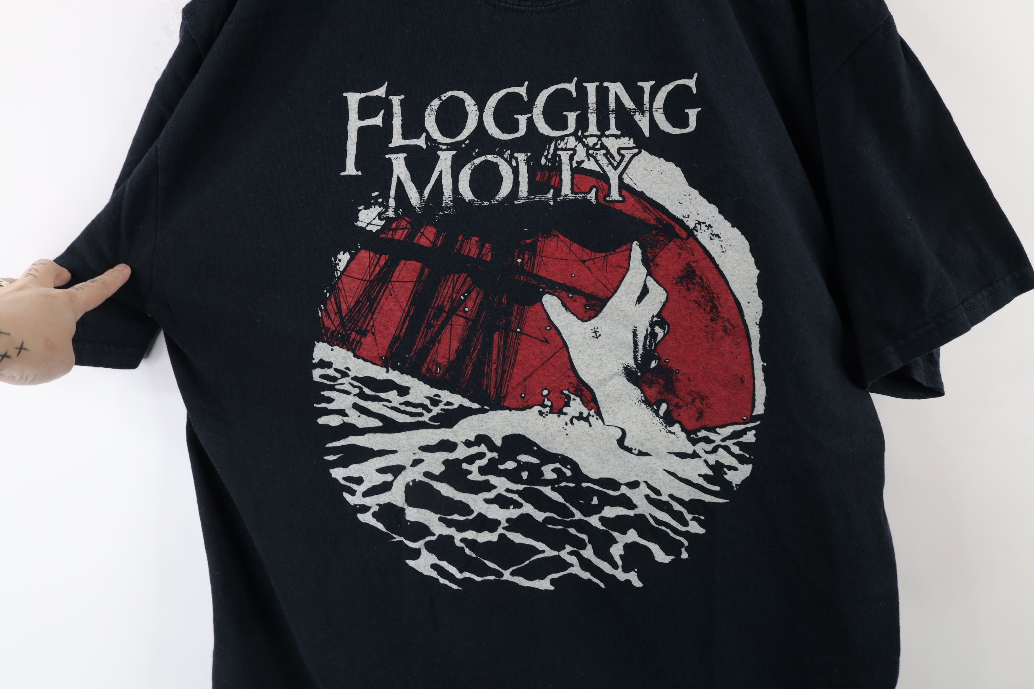 Vintage Vintage Y2K Spell Out Tour Flogging Molly Band T-Shirt Black Size US XL / EU 56 / 4 - 4 Thumbnail