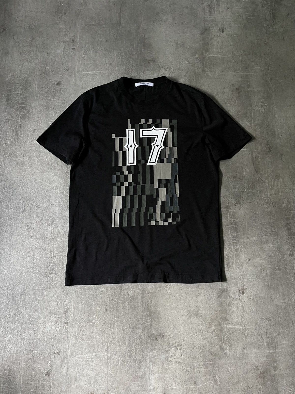 【関税＆送料込み】Givenchy T-Shirt With Logo Givenchy T-shirt with logo | Men's Clothing | Vitkac