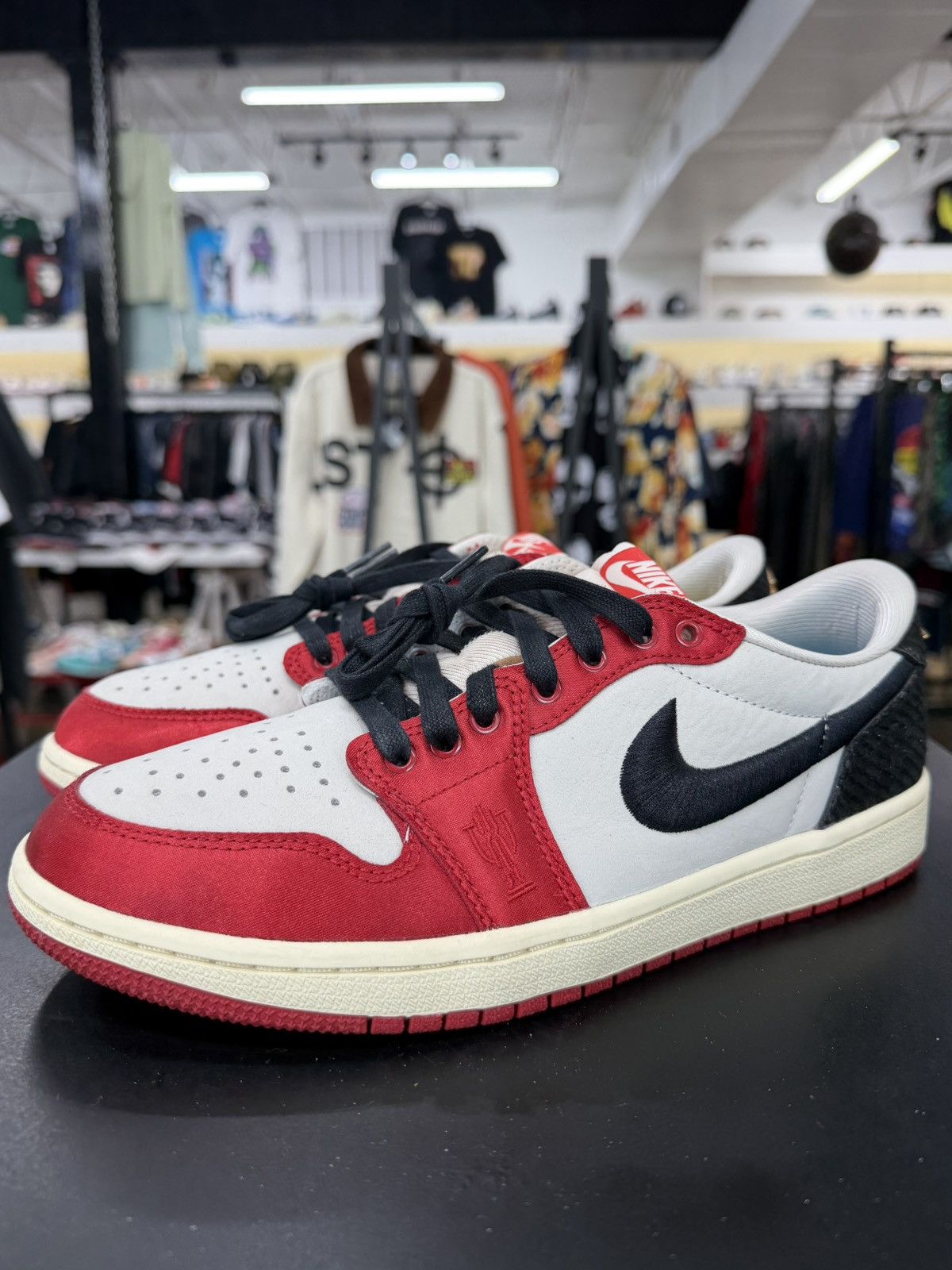 Jordan Brand Air Jordan 1 Low Trophy Room Rookie Card Away Size 8.5(2024) Size US 8.5 / EU 41-42 - 1 Thumbnail