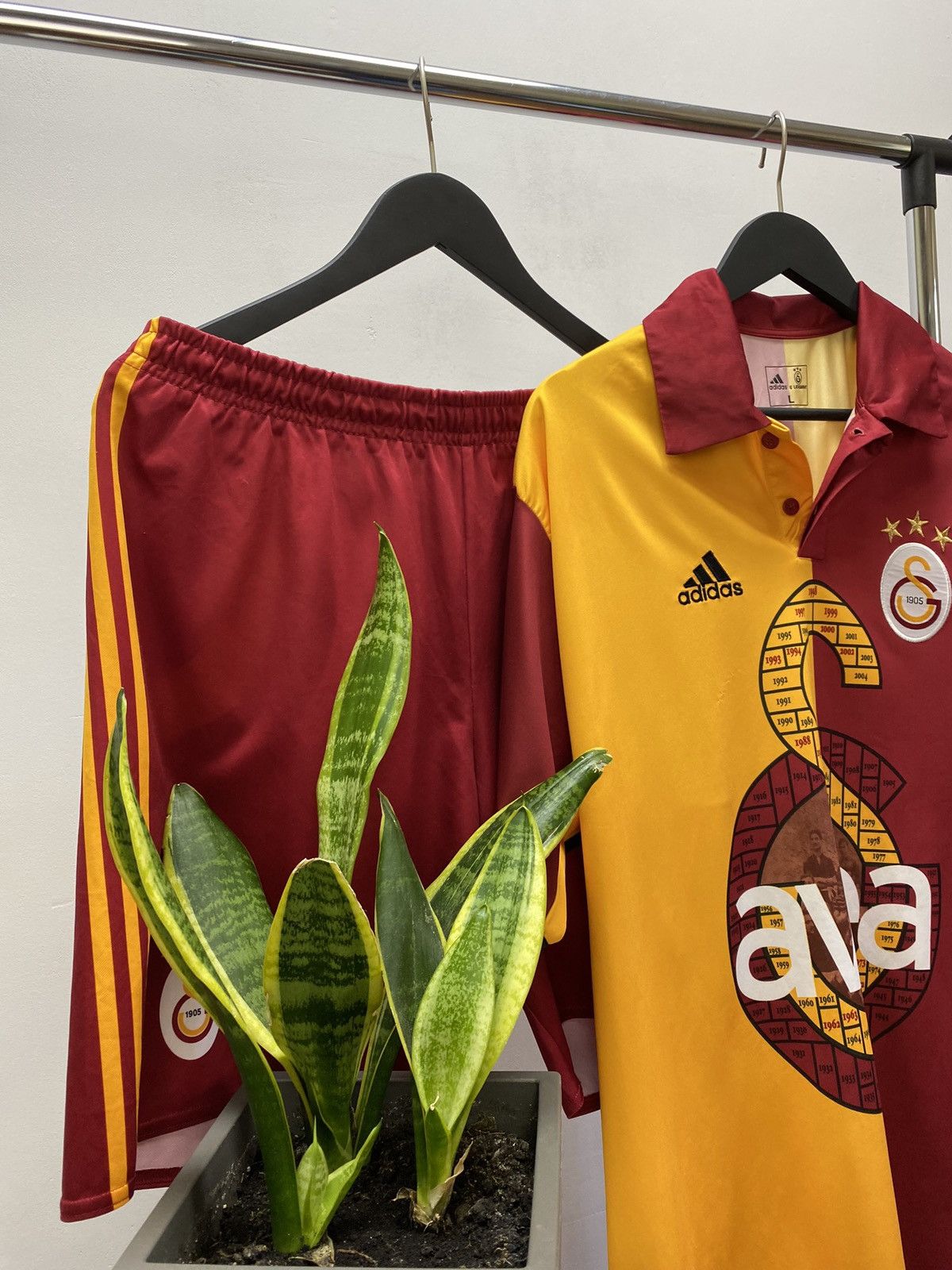 Vintage Adidas Galatasaray 2004 2005 Home Soccer Jersey/Shorts Set Size US L / EU 52-54 / 3 - 3 Thumbnail