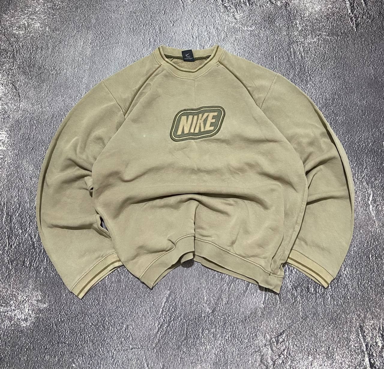 Vintage Vintage Nike Y2K Diestressed big print sweatshirt Size US L / EU 52-54 / 3 - 1 Thumbnail
