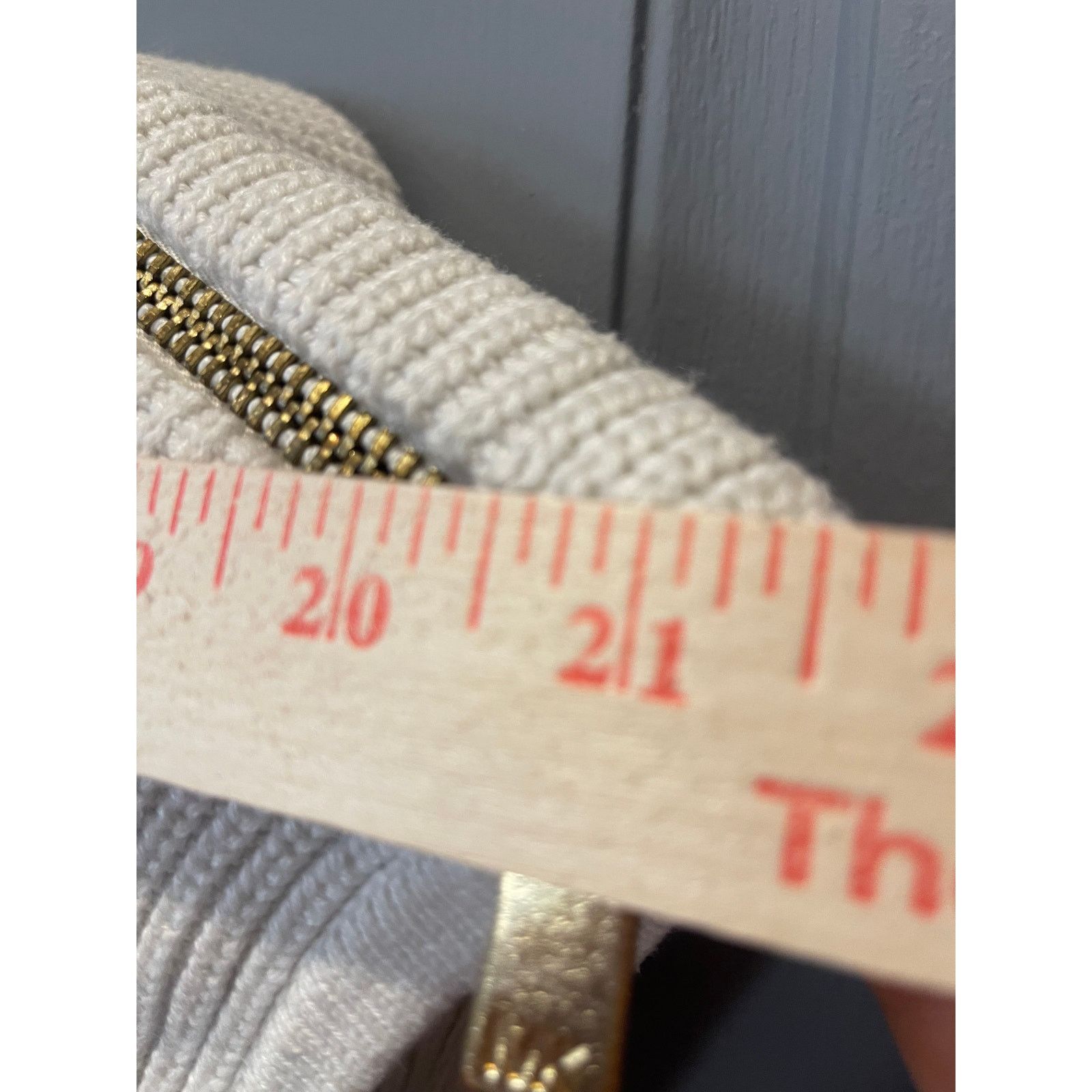 Michael Kors Michael Kors Ivory Knit Sweater Top Gold Zip Shoulders Sz LG Size L / US 10 / IT 46 - 2 Thumbnail