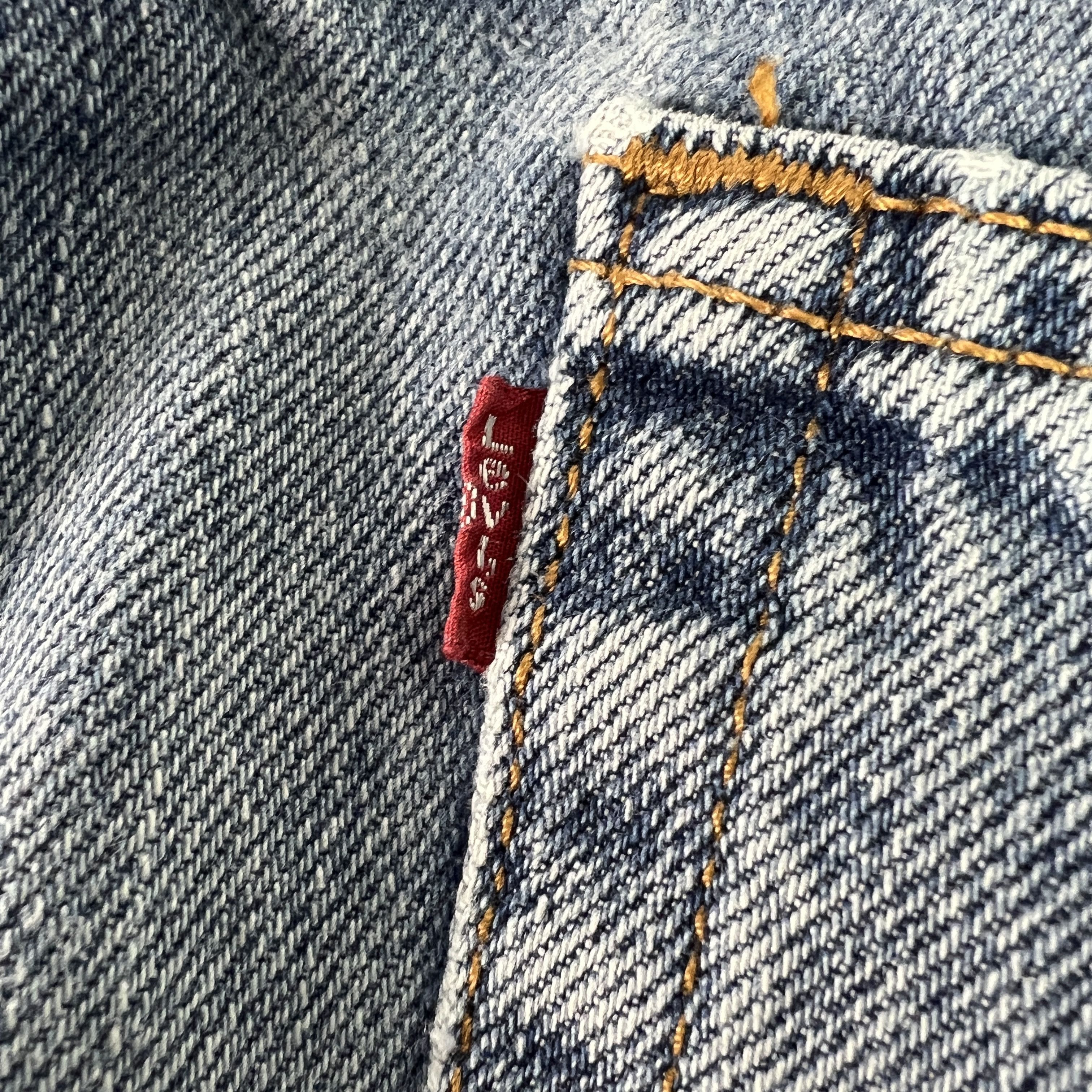 Levi's Y2K Levi's Jeans 560 Comfort Loose Fit Tapered Blue Denim Size US 33 - 14 Thumbnail