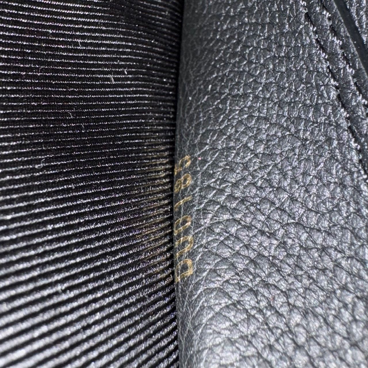 Louis Vuitton Louis Vuitton 2015 Black Vanilla Lockme MM Bag Size ONE SIZE - 12 Thumbnail