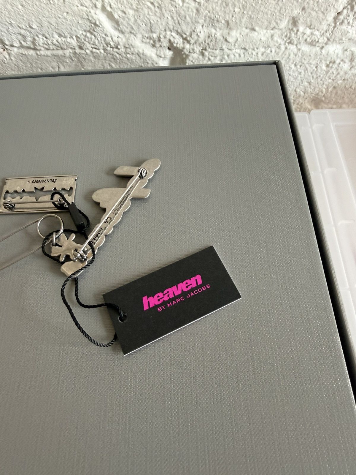 Heaven by Marc Jacobs SS23 Deftones 3-Pin Set Size ONE SIZE - 4 Thumbnail
