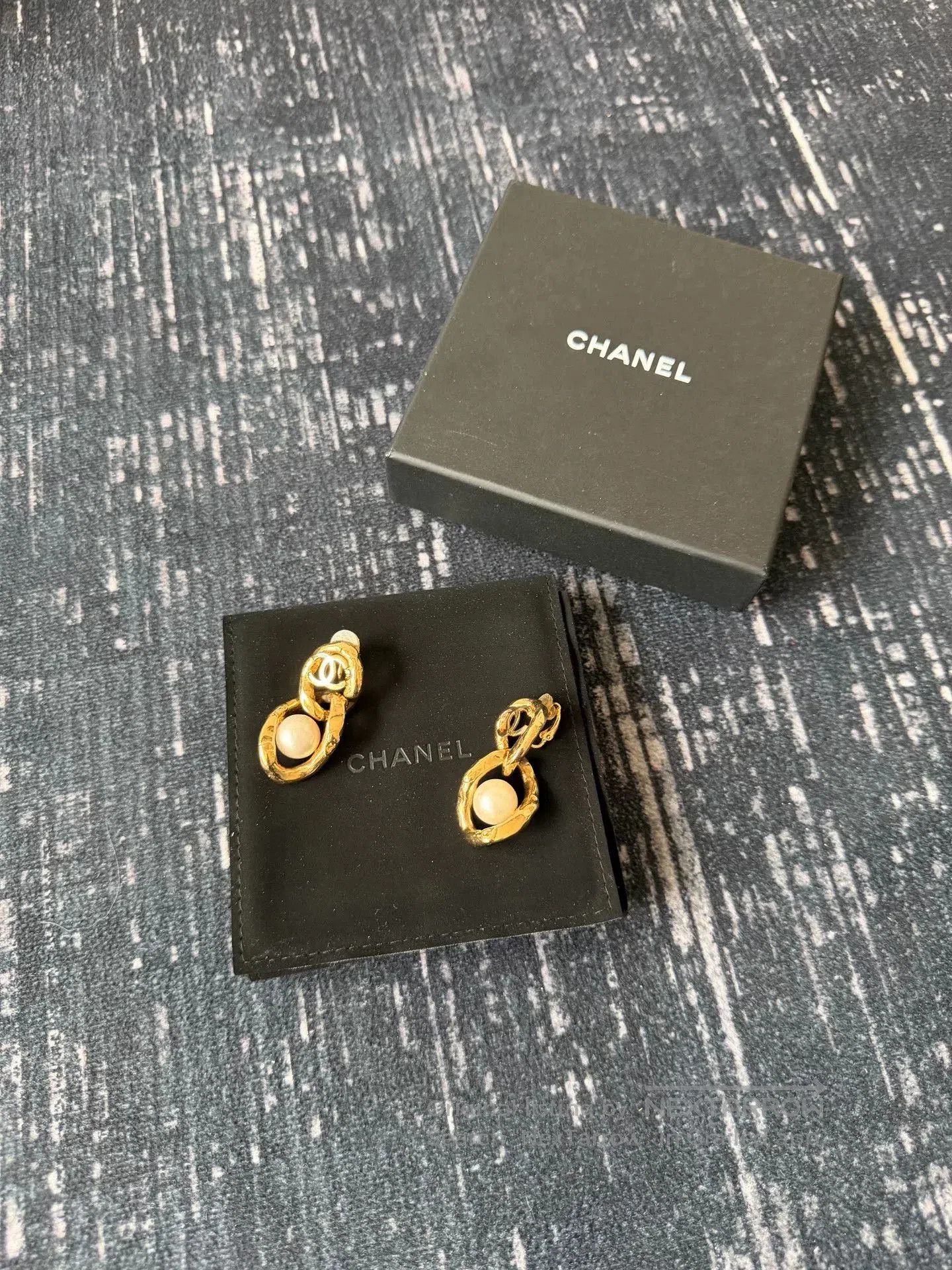 Chanel vintage gold Chanel double C logo earrings. Size ONE SIZE - 1 Thumbnail