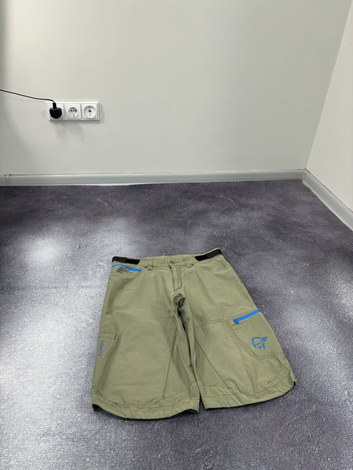 Norrona Norrona Men’s Falketind Olive Green Outdoor Cotton Shorts Size US 30 / EU 46 - 3 Thumbnail