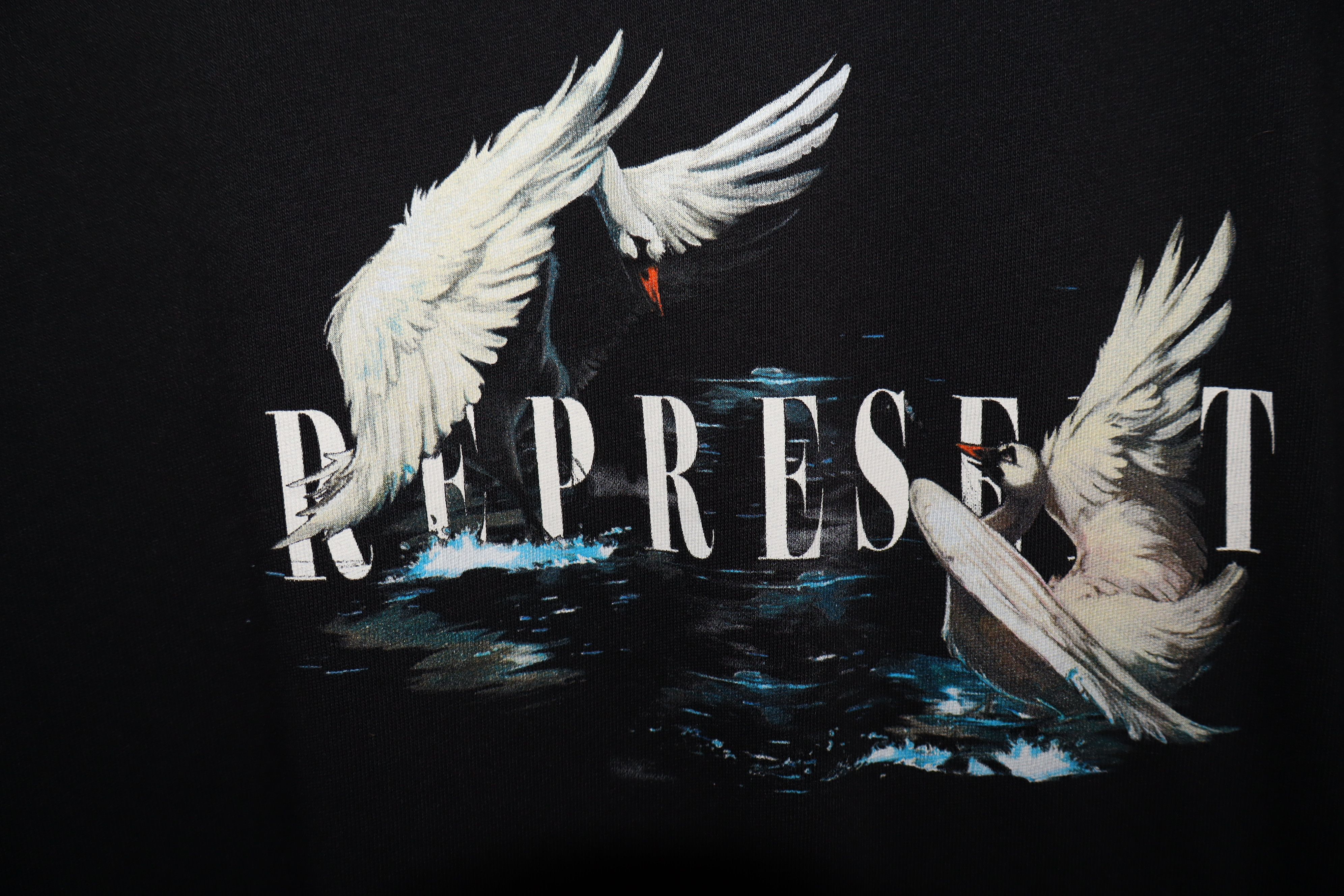 Represent Clo. Swan print t-shirt Size US L / EU 52-54 / 3 - 2 Thumbnail