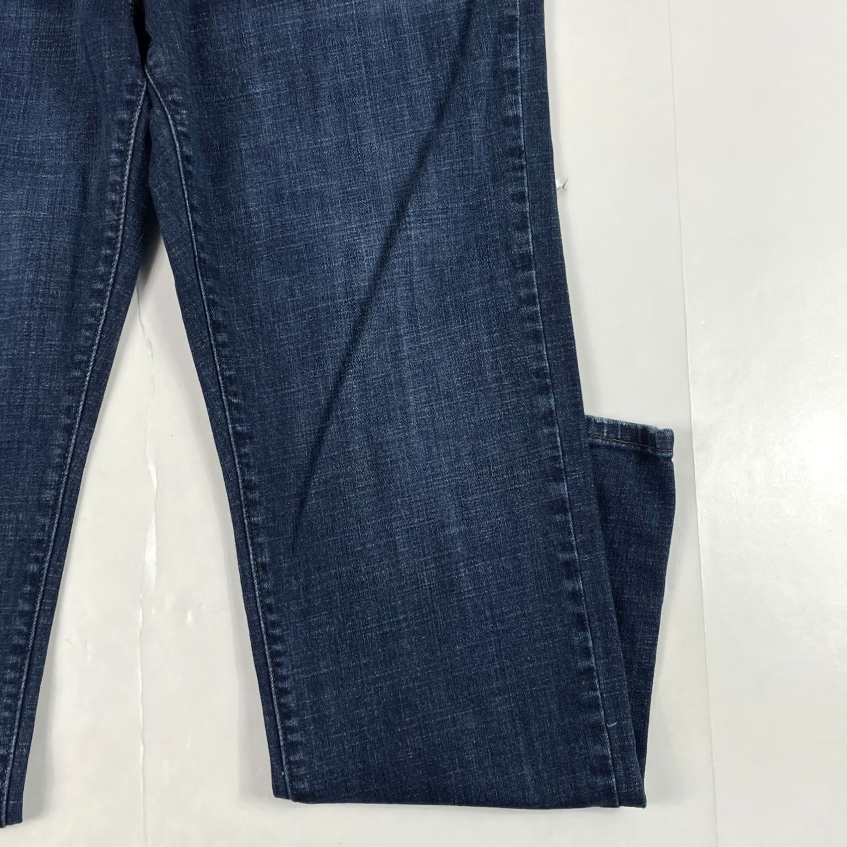 Lucky Brand Lucky Brand Jeans Men 36 x 32 Blue 221 Straight Leg Dark Wash Denim Stretch Work Jeans Regular Rise Embroidered Logo 5-Pocket Size US 36 / EU 52 - 4 Thumbnail