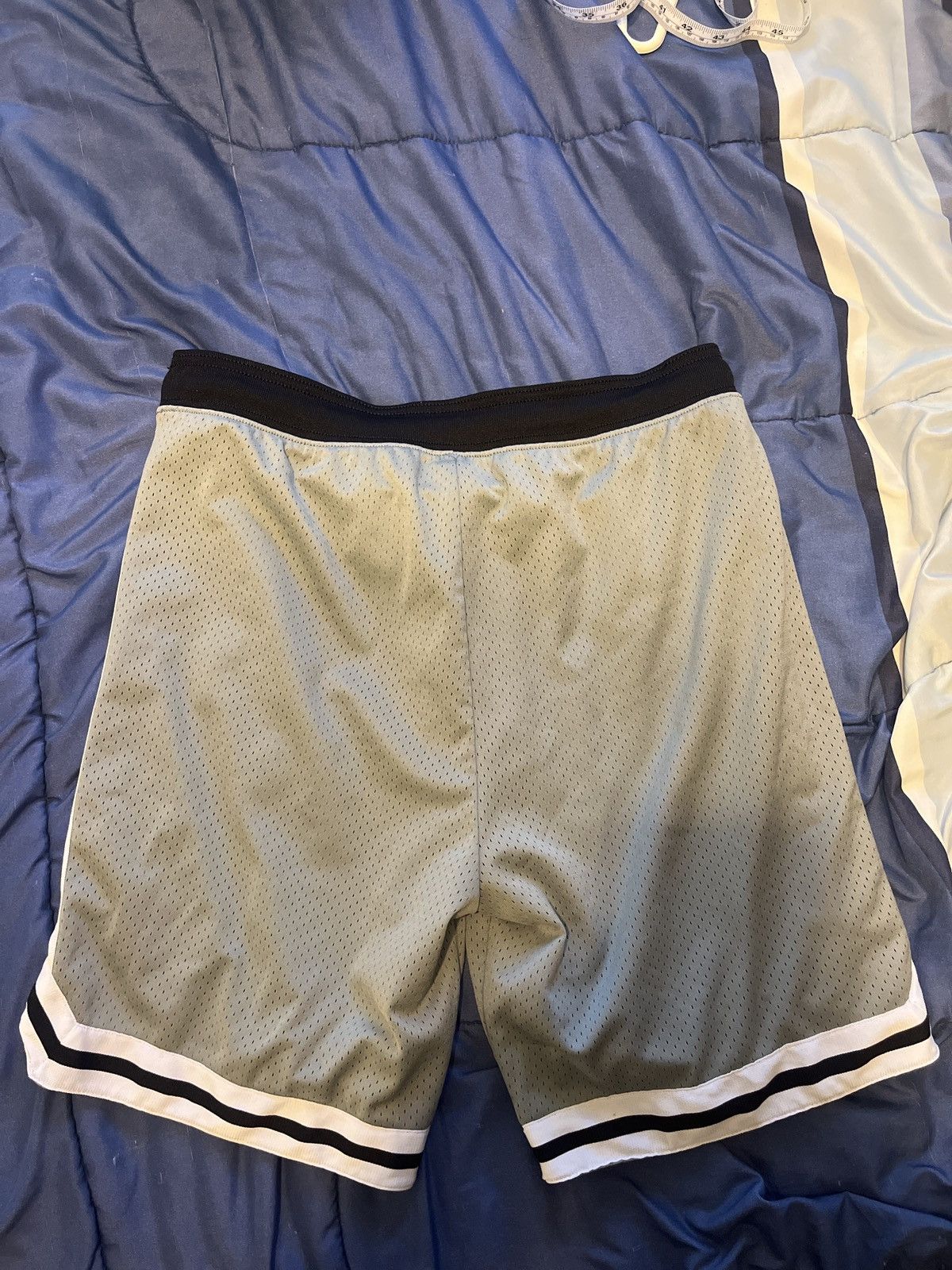 American Eagle Outfitters Grey Mesh Shorts Size US 32 / EU 48 - 2 Thumbnail