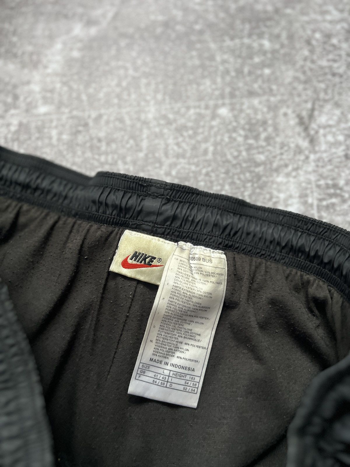 Nike Nike Vintage Nylon Track Pants Black Size L Size US 34 / EU 50 - 5 Thumbnail