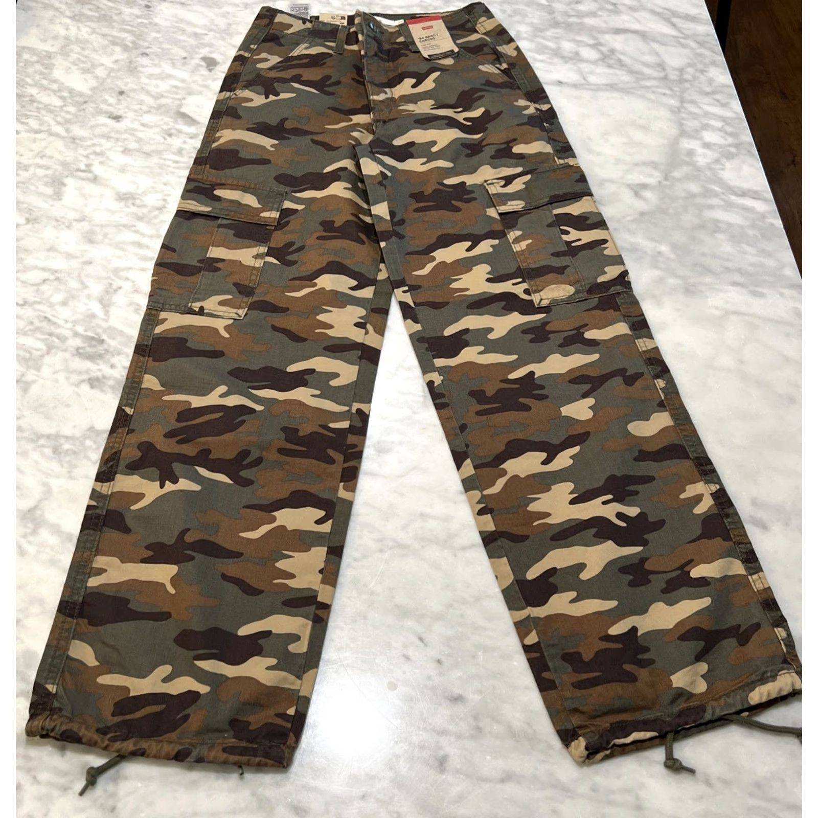 Levi's Levi's Women ’94 Baggy 25x30 Camo Cargo Mid Rise Loose Hip Thigh Adjust Hem NWT Jeans Shirt Size ONE SIZE - 3 Thumbnail