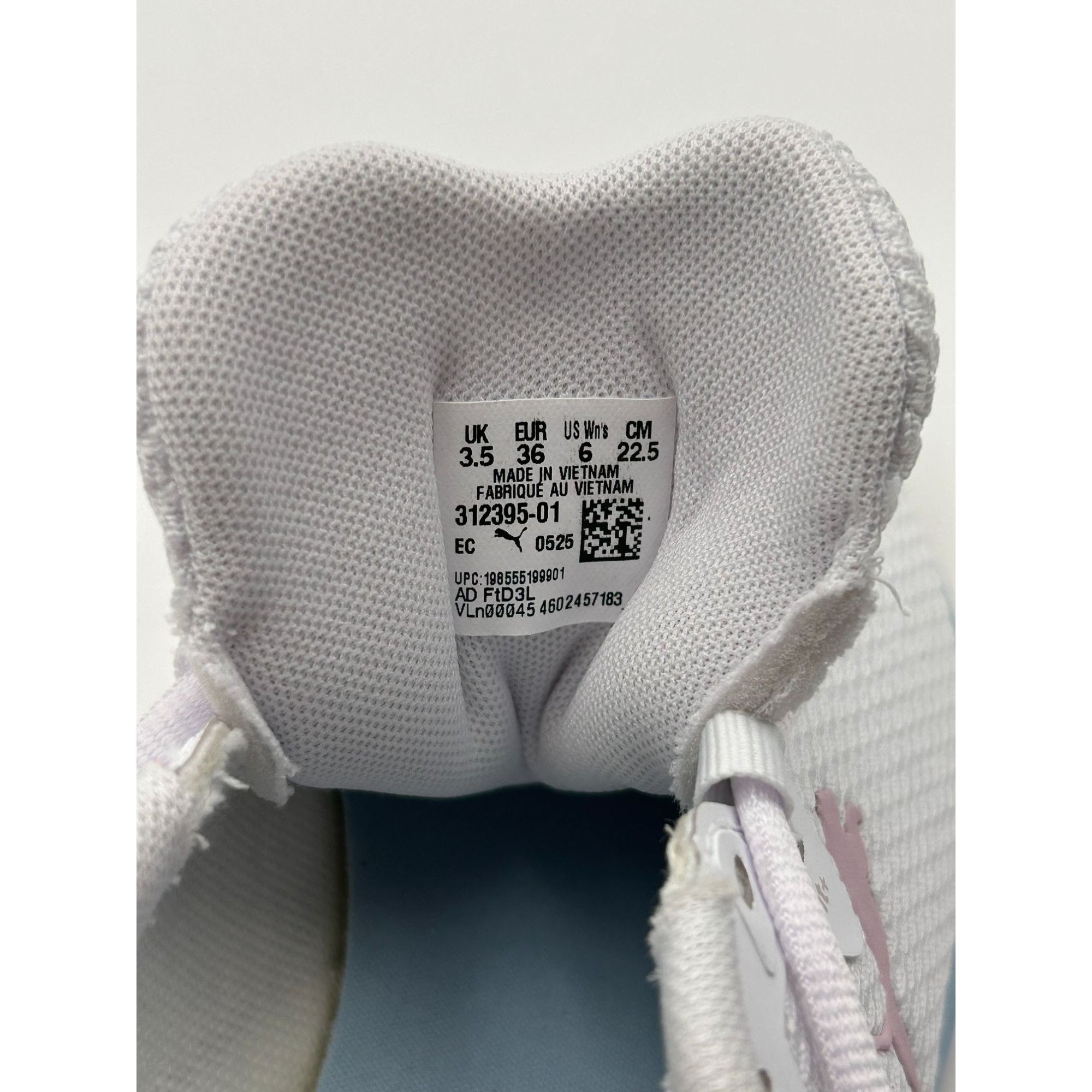 Other Puma Skyrocket Womens 6 White Athletic Sneakers Lace Up Trai Size US 6 / IT 36 - 7 Thumbnail