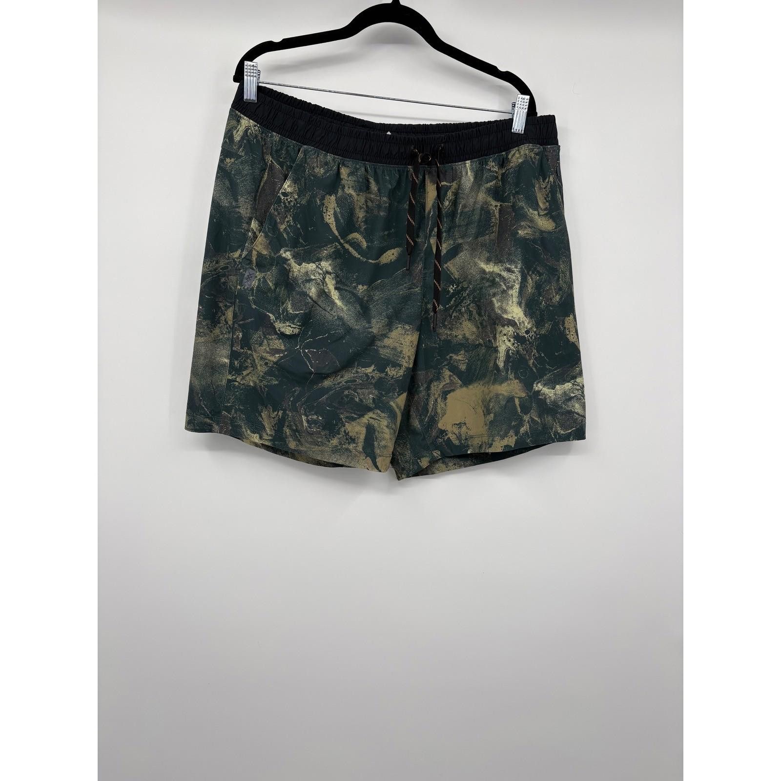 Rhone Rhone Pursuit 7-inch unlined shorts in a green/black camo XL Size US 36 / EU 52 - 2 Thumbnail
