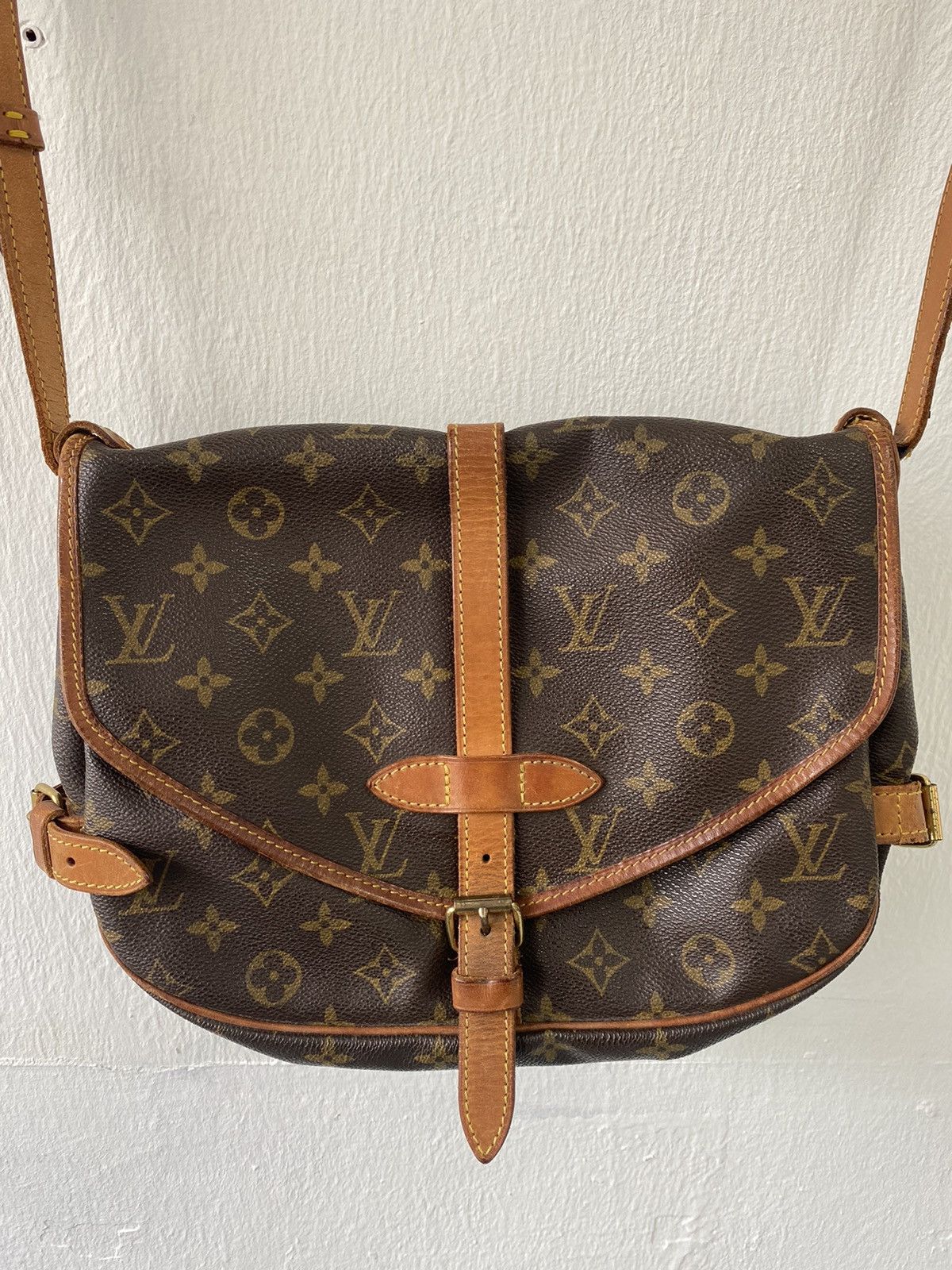 Louis Vuitton Authentic Vintage Louis Vuitton Monogram Saumur 30 Crossbody Size ONE SIZE - 25 Thumbnail