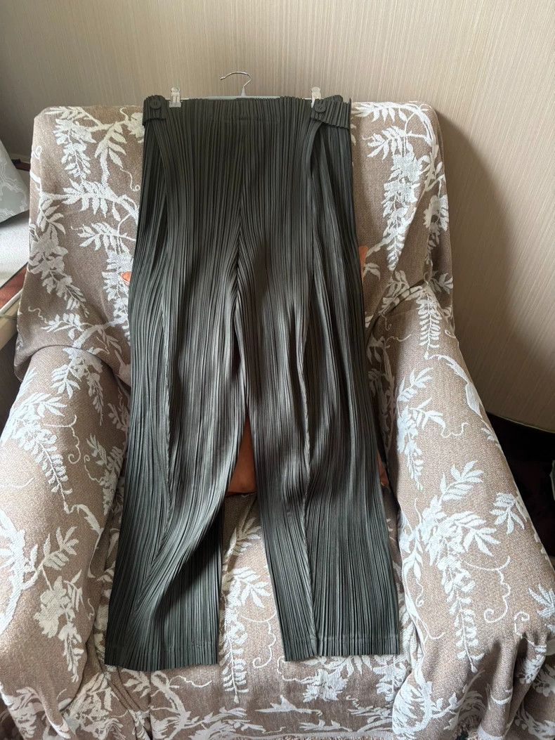 Issey Miyake Issey Miyake size:2 Black pleated trousers Size 22" - 1 Thumbnail