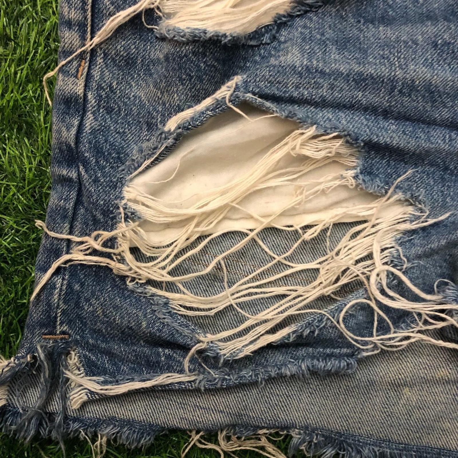 American Eagle Outfitters Women's American Eagle Distressed Denim Shorts Size 36" / US 14 / IT 50 - 4 Thumbnail
