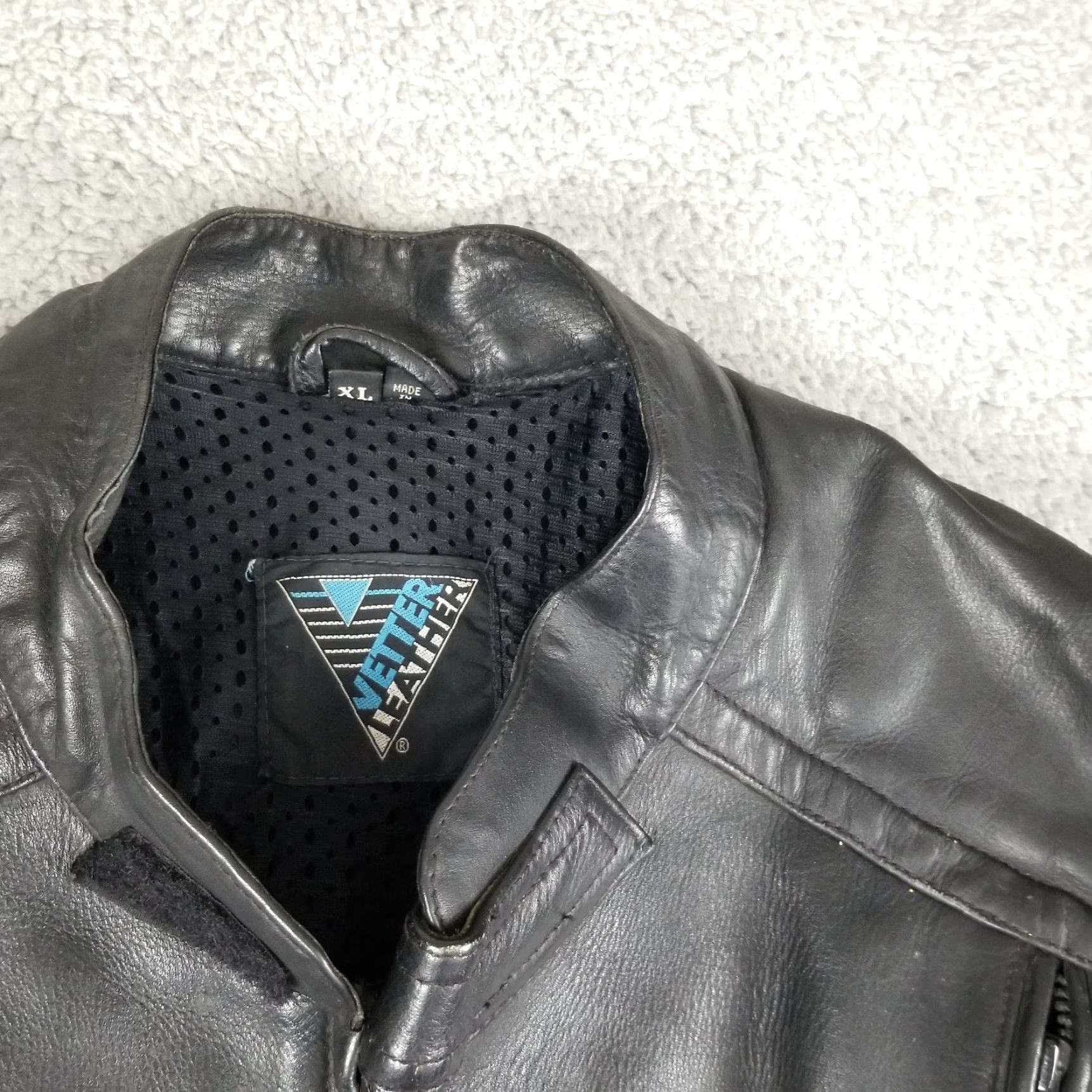 Vintage VTG Vetter Leather Motorcycle Jacket Men XL Cafe Racer Black Zip Cuff Aug. 1993 Size US XL / EU 56 / 4 - 2 Thumbnail