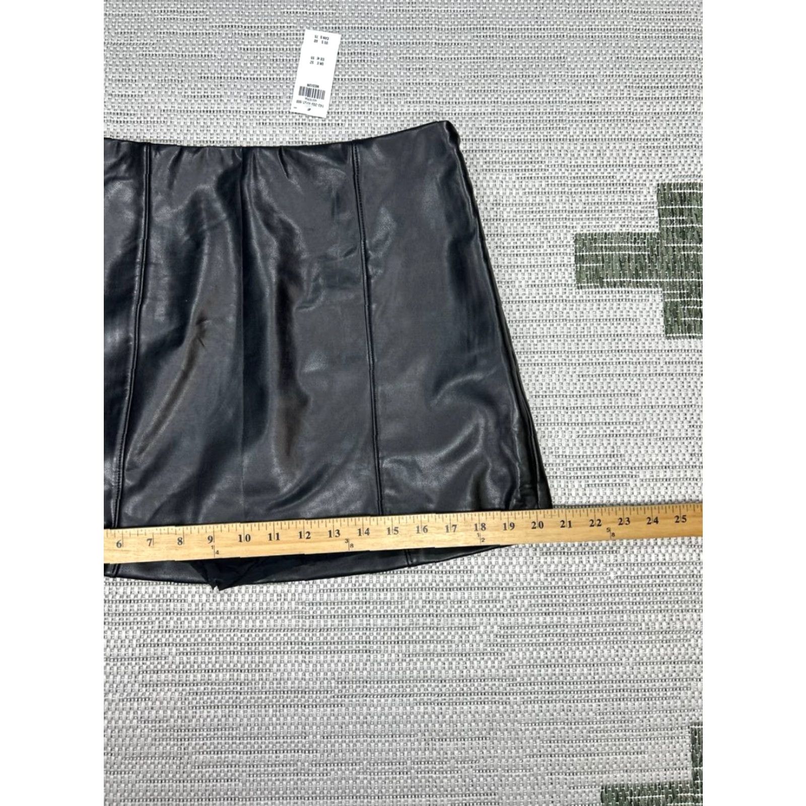 Abercrombie & Fitch Abercrombie & Fitch Mini Skirt Women Medium Black Faux Leather Side Zip Size 32" / US 10 / IT 46 - 5 Thumbnail