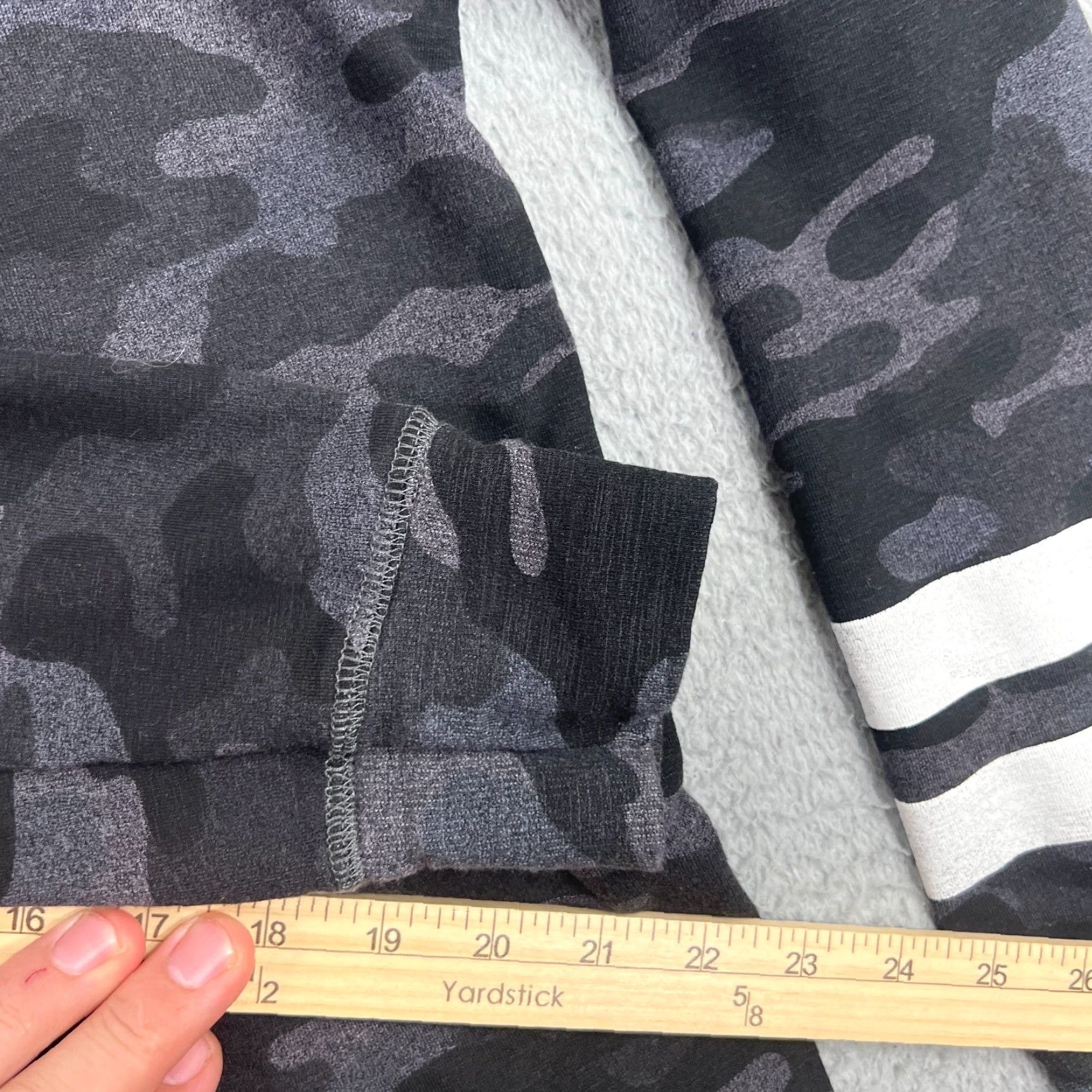 Sundry VINTAGE Sundry Women Sweatshirt Hooded Pullover Black Camouflage Size 3 Pullover Size XS / US 0-2 / IT 36-38 - 6 Thumbnail