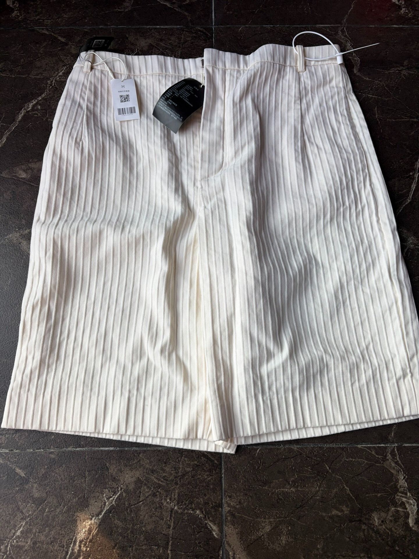 Saint Laurent Paris Saint Laurent White Striped Shorts F42 Size US 26 / EU 42 - 1 Thumbnail