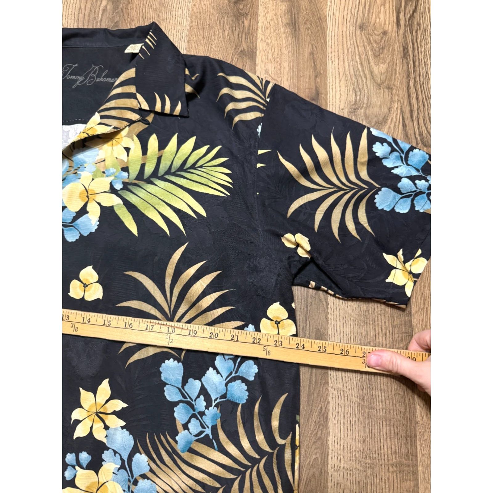 Tommy Bahama Tommy Bahama Shirt Men's XL Black Brown Blue Floral Button Up 100% Silk Sleeve Short Collar Button Pockets Vintage? No Size US XL / EU 56 / 4 - 7 Thumbnail
