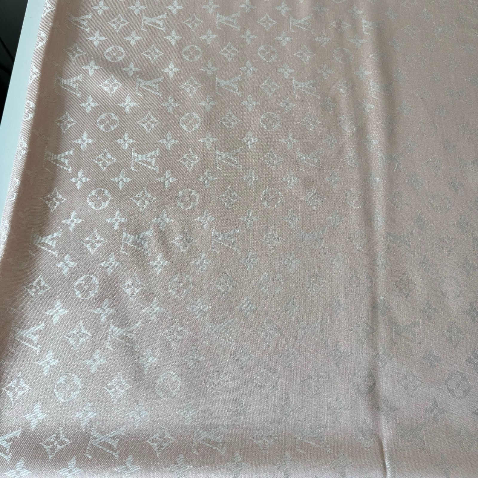 Louis Vuitton Wool/silk LV pink white scarf Size ONE SIZE - 2 Thumbnail