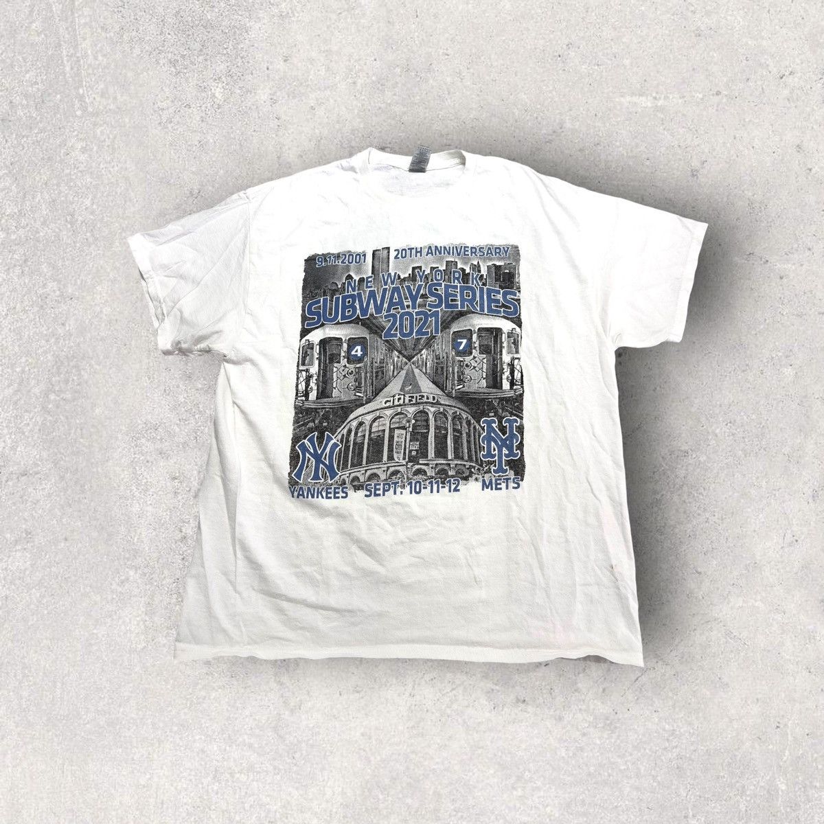 Gildan × MLB 2021 Subway Series tee Size US XL / EU 56 / 4 - 1 Thumbnail
